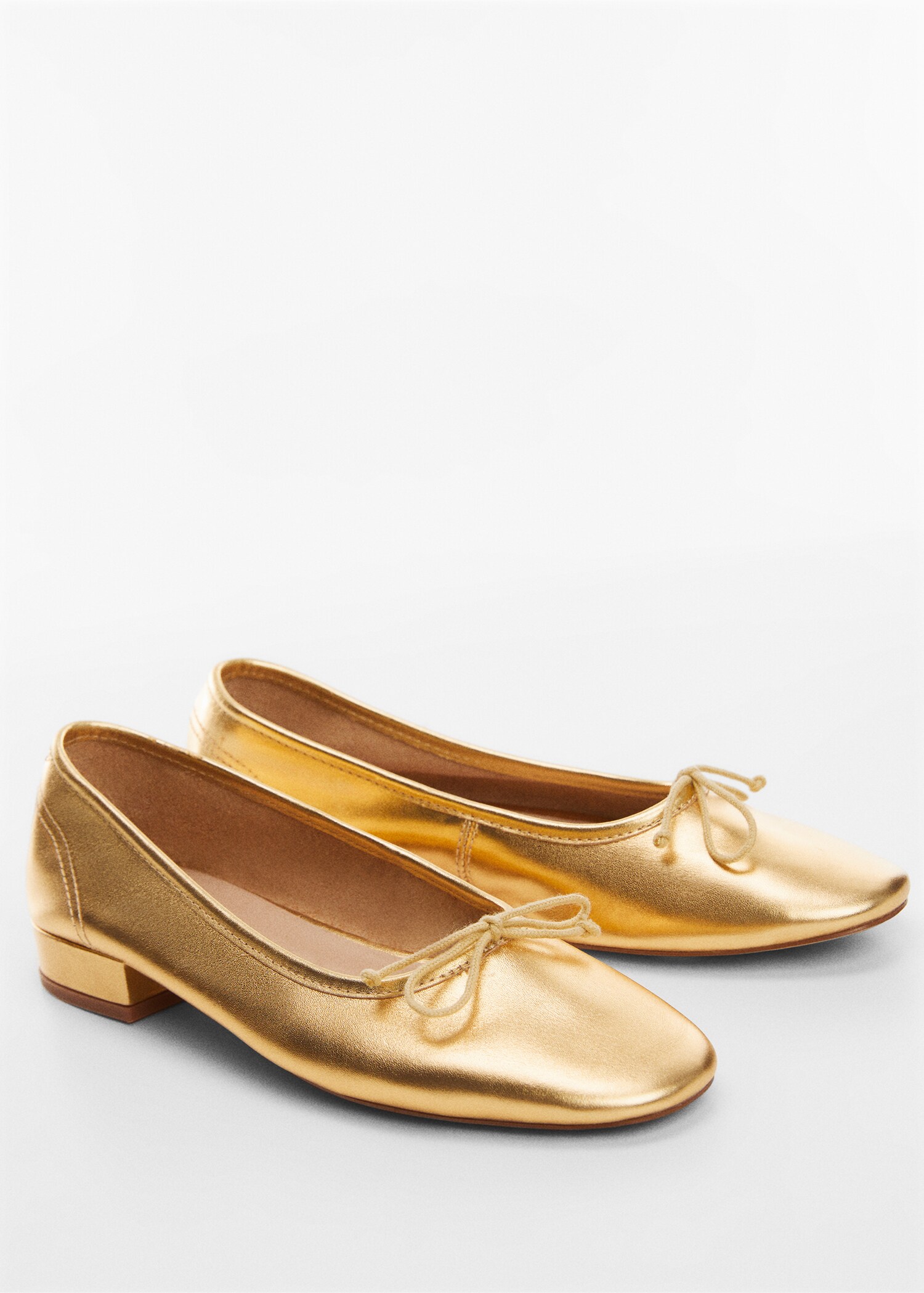 Leder-Ballerinas mit Schleife - Mittlere Ansicht