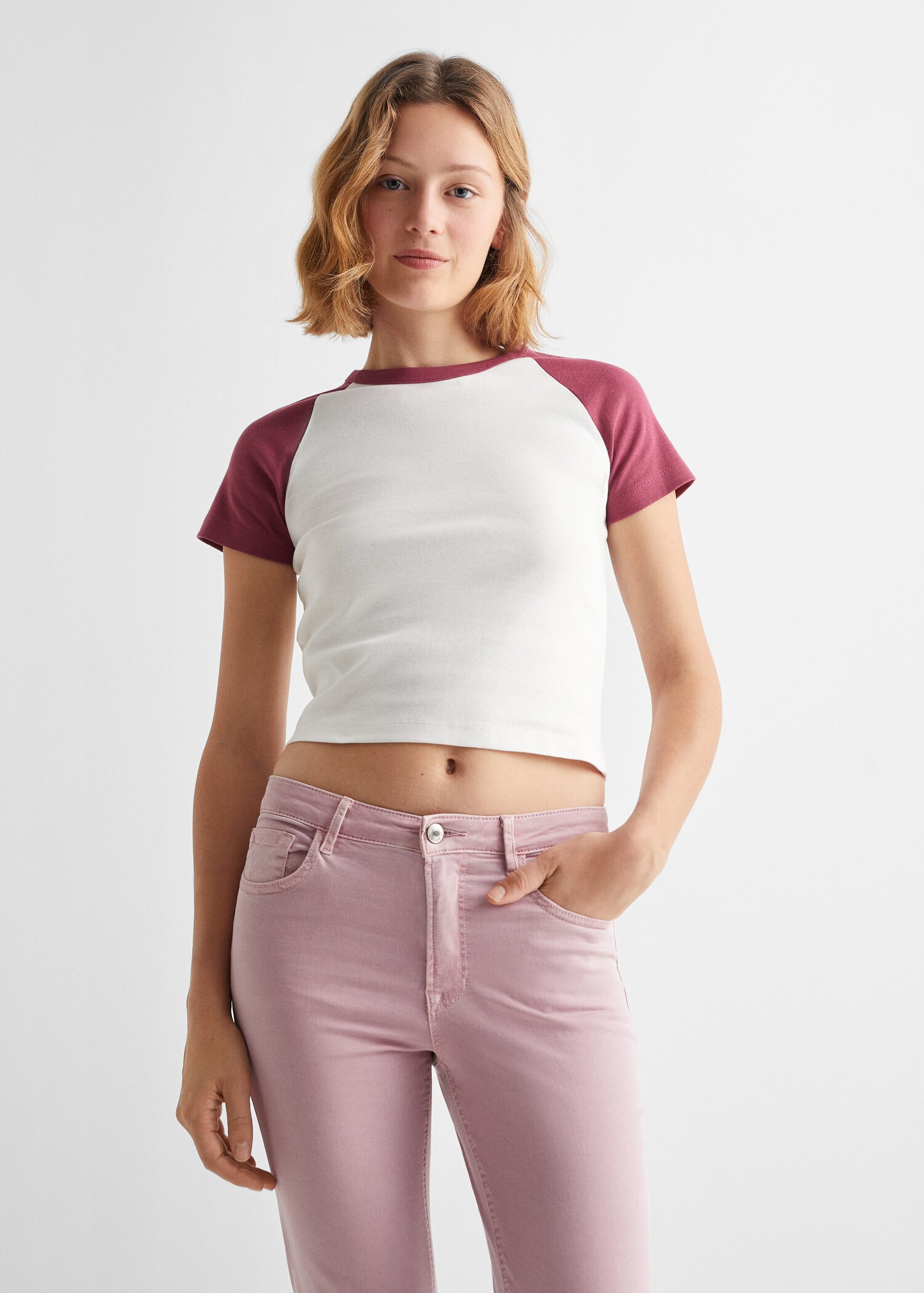 Camiseta crop - Plano medio