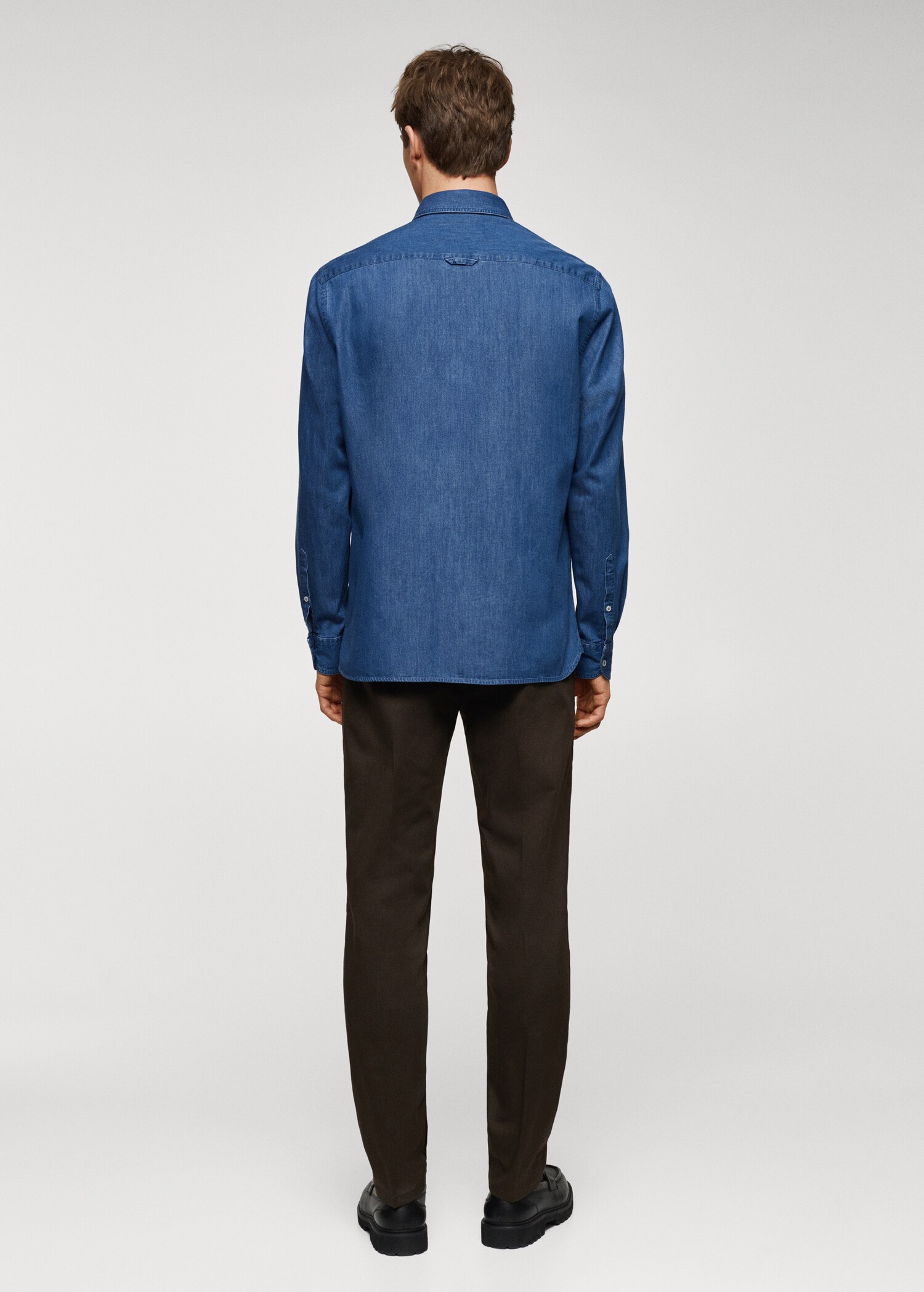 Chambray katoenen classic-fit overhemd - Achterkant van het artikel