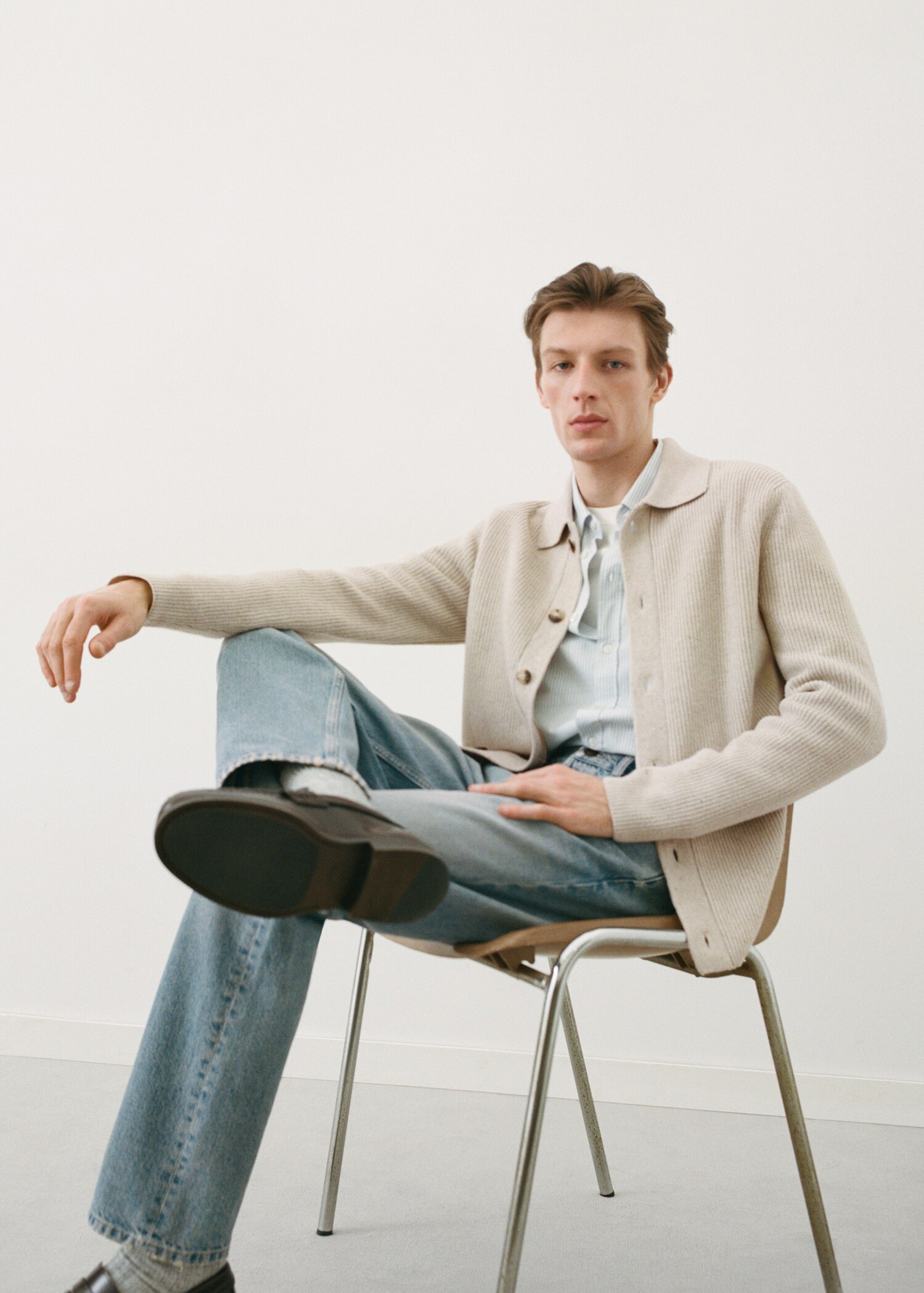 Buttoned ribbed cardigan - Details of the article 6