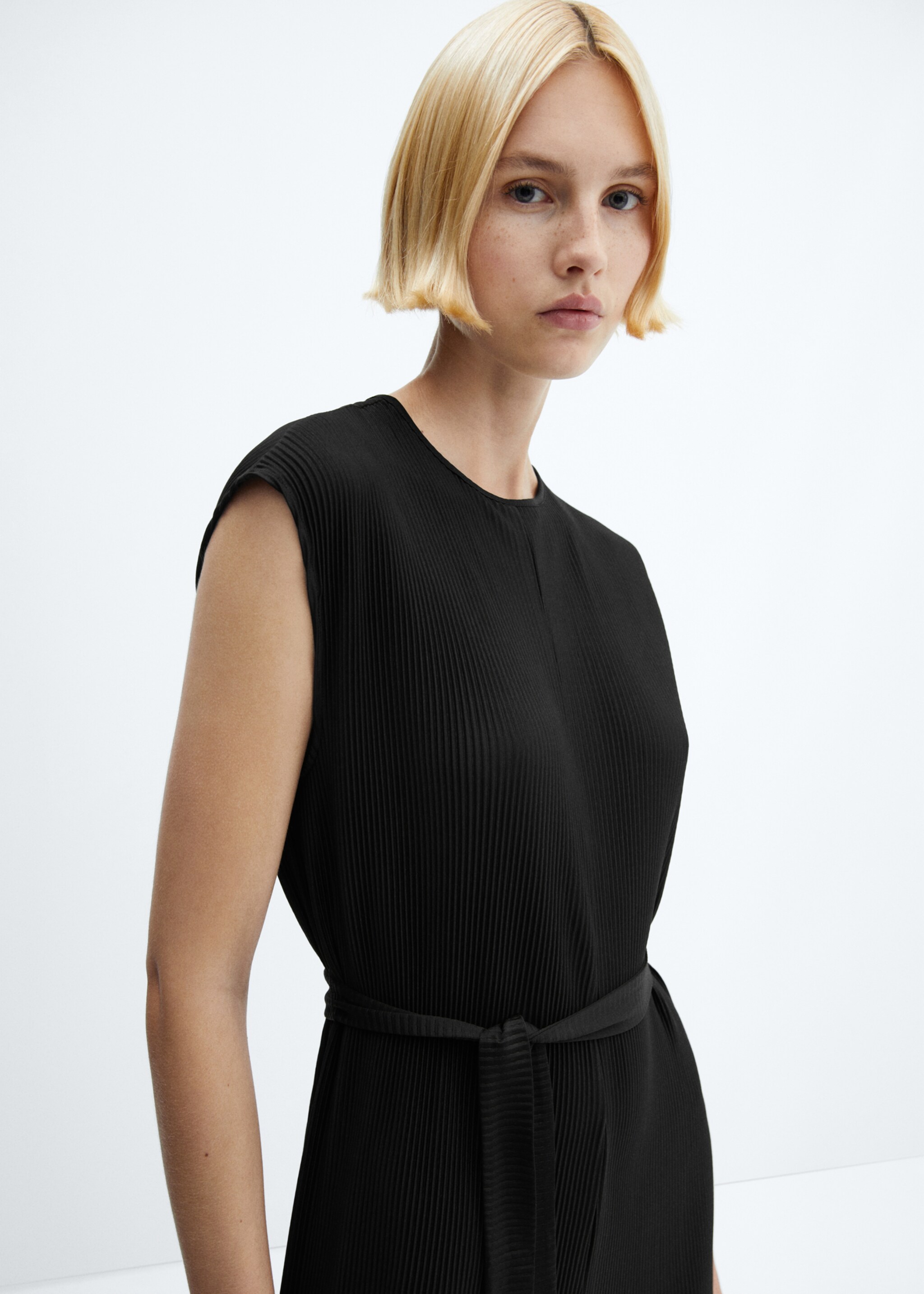 Pleated jumpsuit with bow - Medium plane, Black. Ref: 67060657-00.