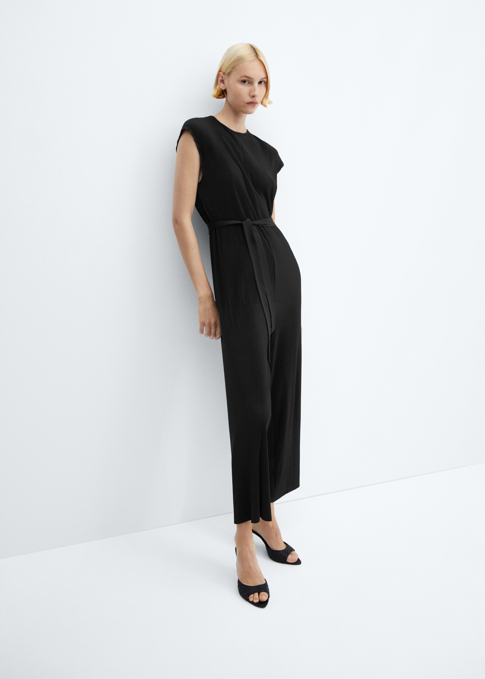 Pleated jumpsuit with bow - Details of the article 2, Black. Ref: 67060657-00.