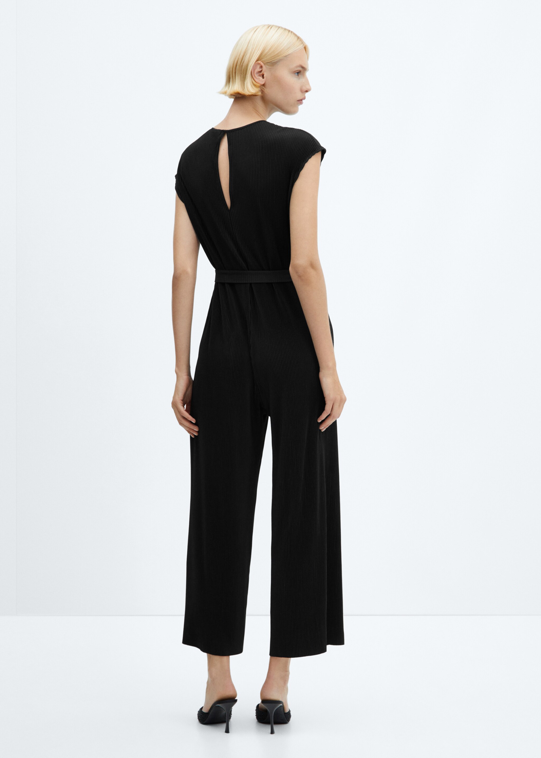 Pleated jumpsuit with bow - Reverse of the article, Black. Ref: 67060657-00.
