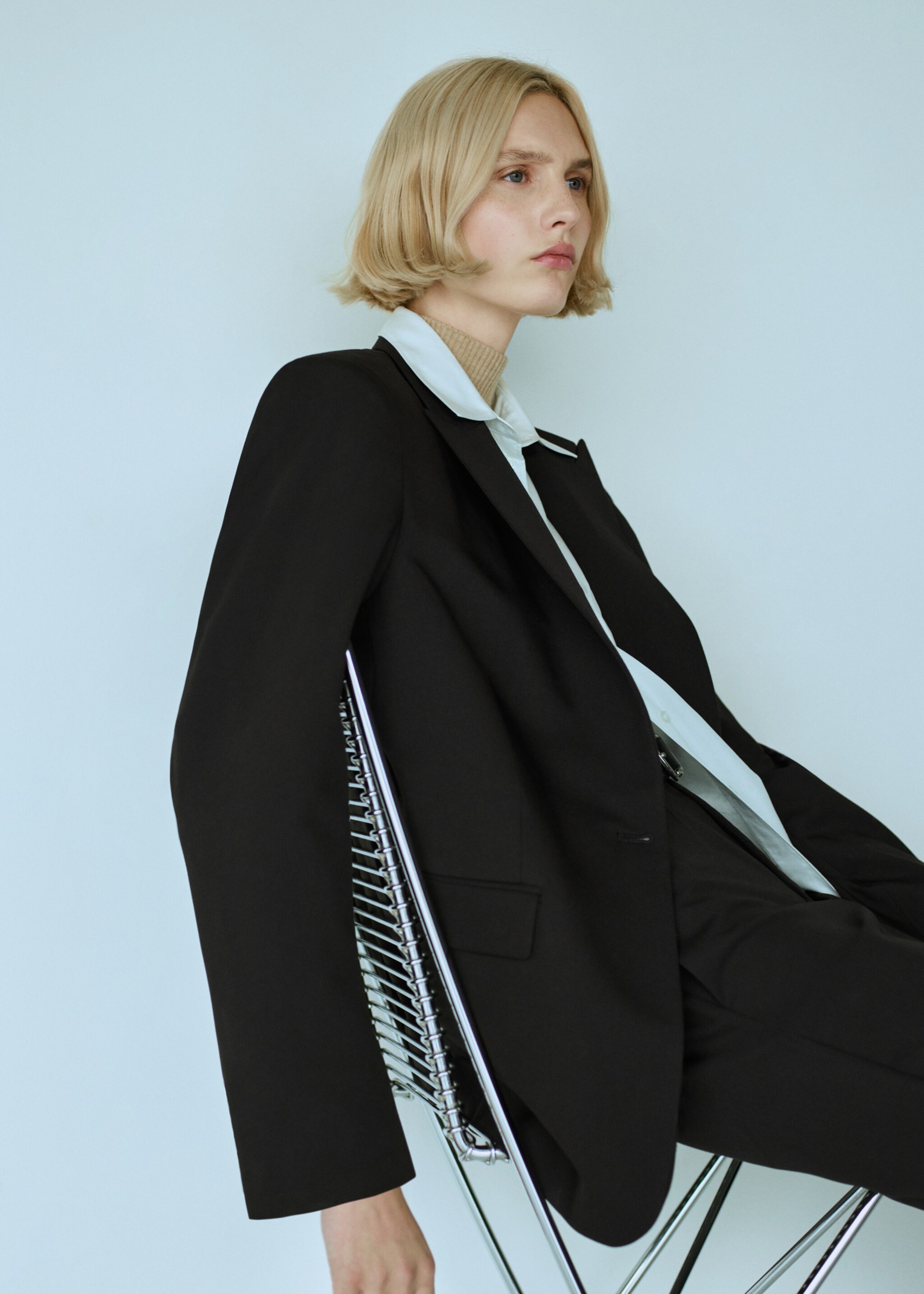 Straight suit trousers - Details of the article 7, Black. Ref: 67060666-00.
