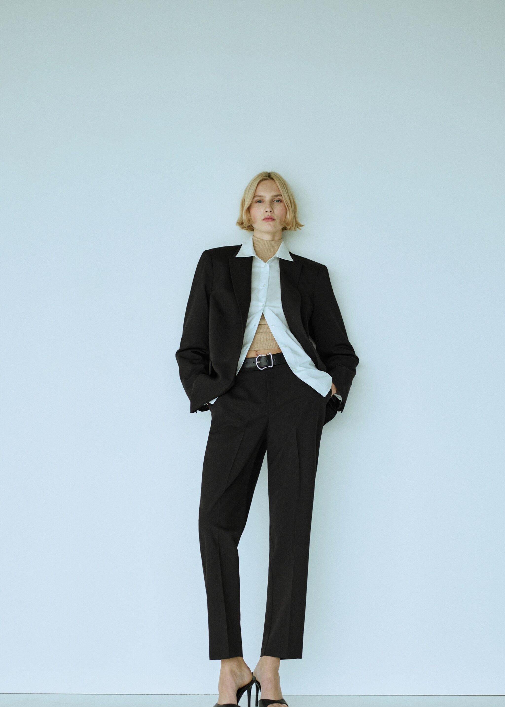 Straight suit trousers - Details of the article 9, Black. Ref: 67060666-00.
