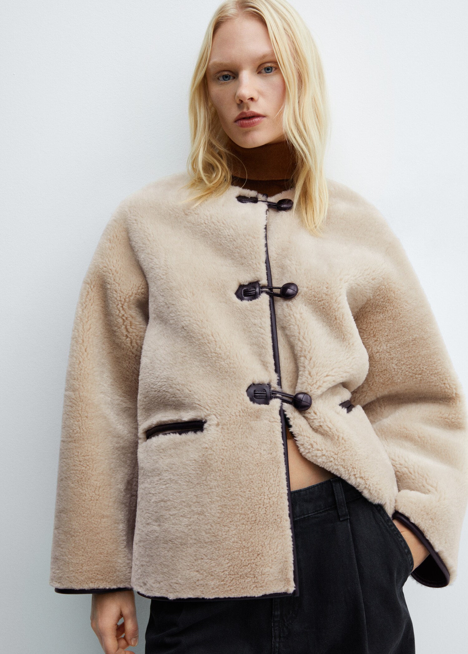 Fur-effect coat with appliqués - Medium plane