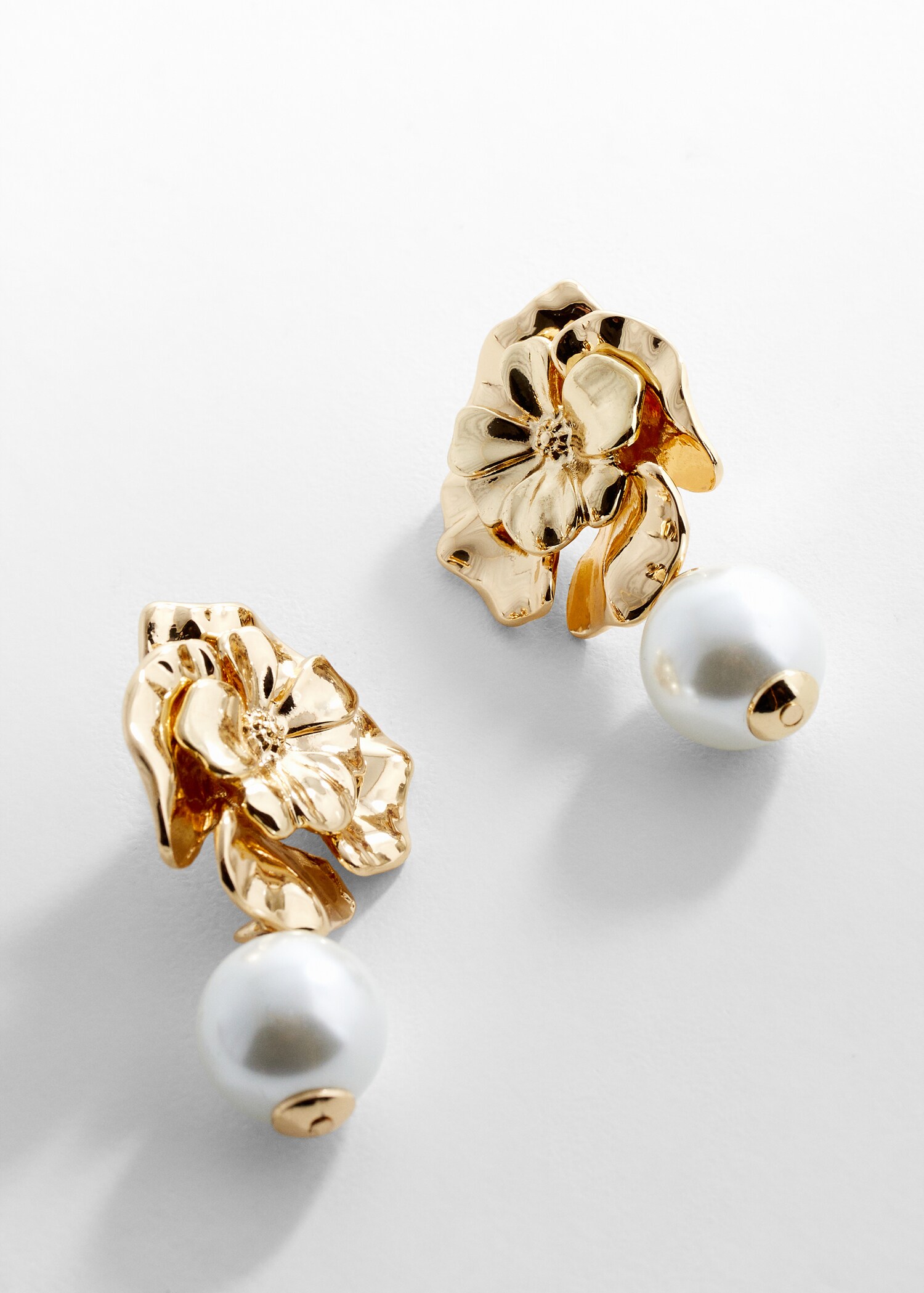 Pendientes flor colgante perla - Plano medio