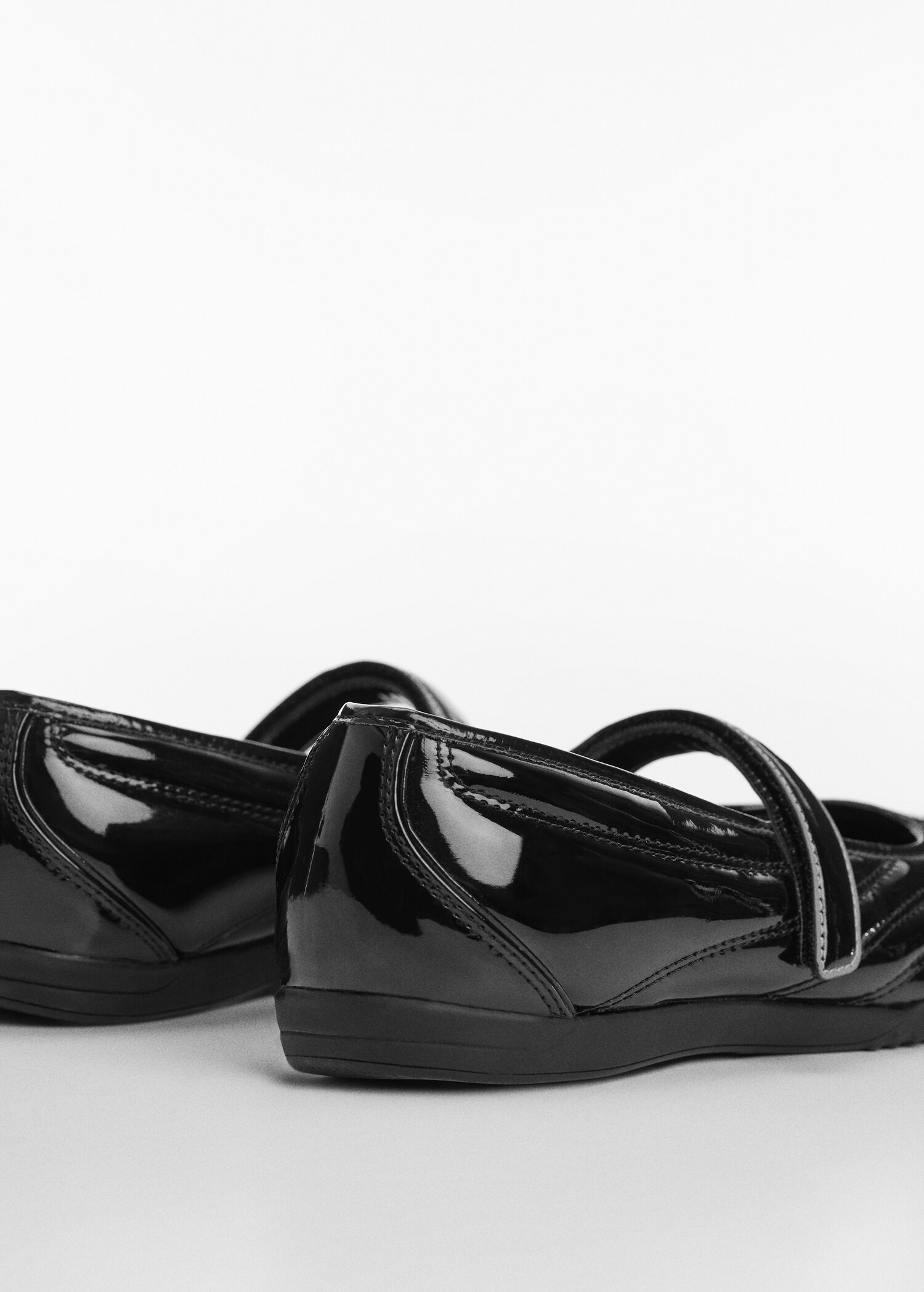 Bailarina deportiva efecto charol - Detalle del artículo 1