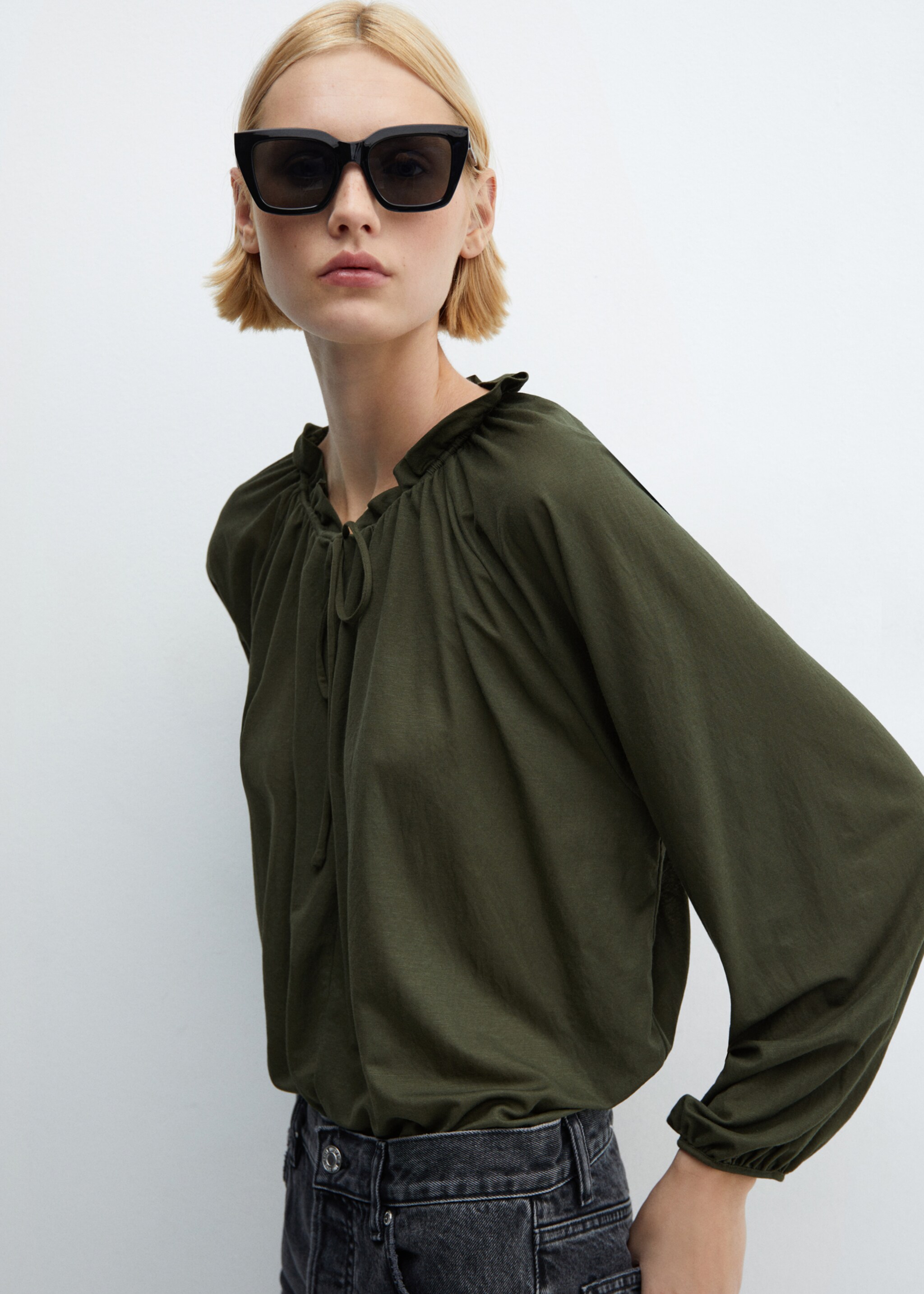 Puffed sleeves blouse - Details of the article 2