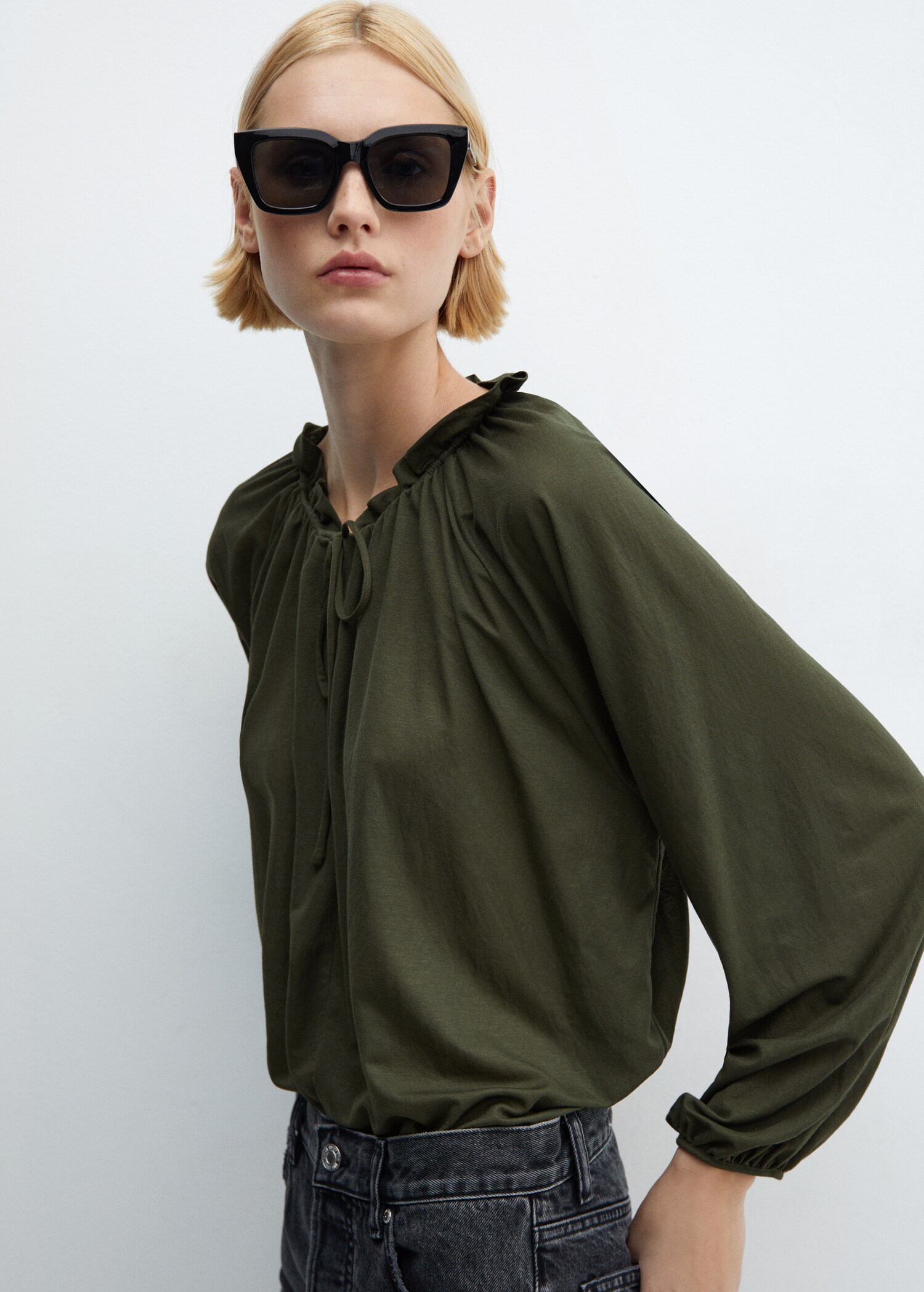 Puffed sleeves blouse - Details of the article 2