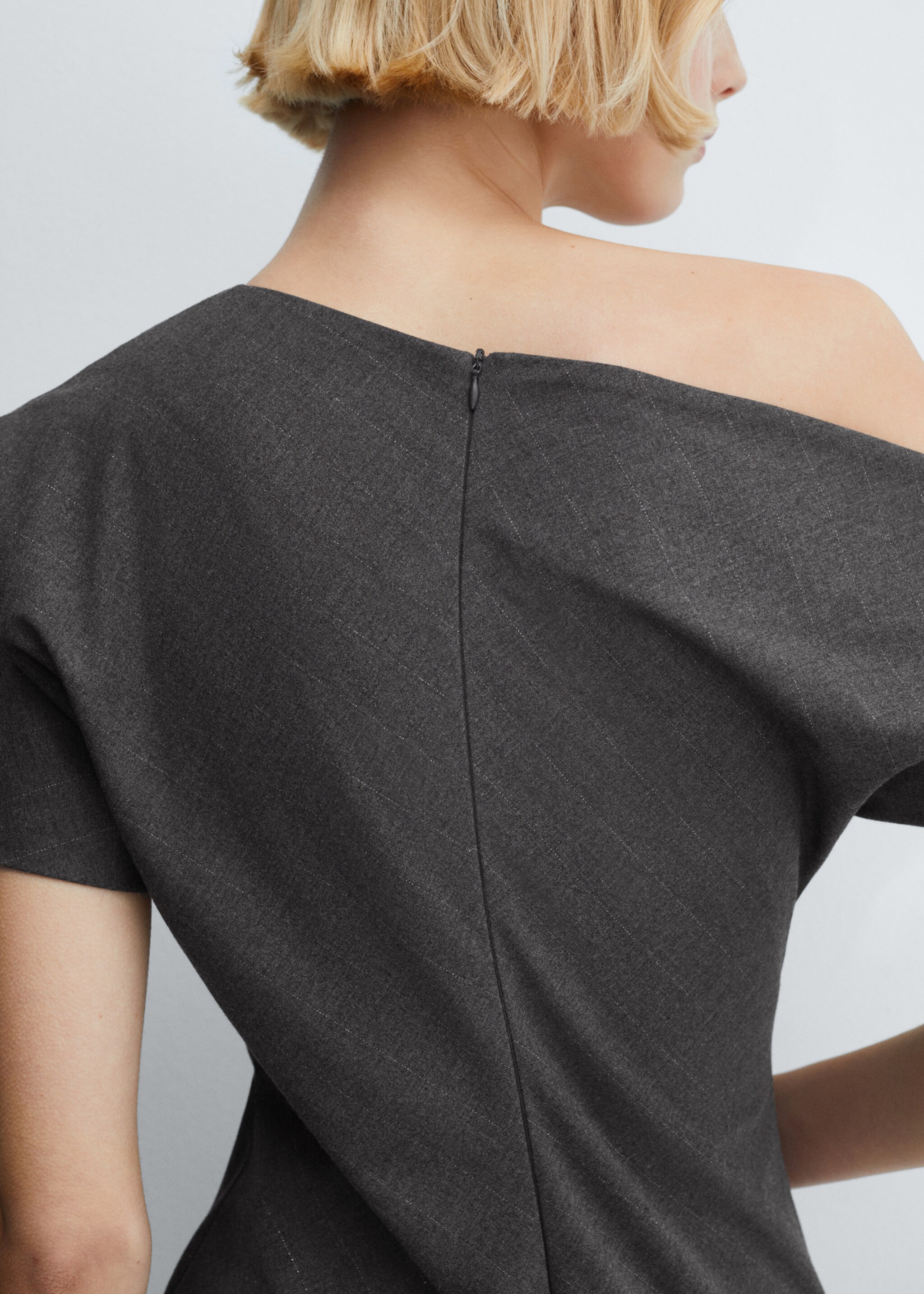 Asymmetrical dress with side slit - Details of the article 6