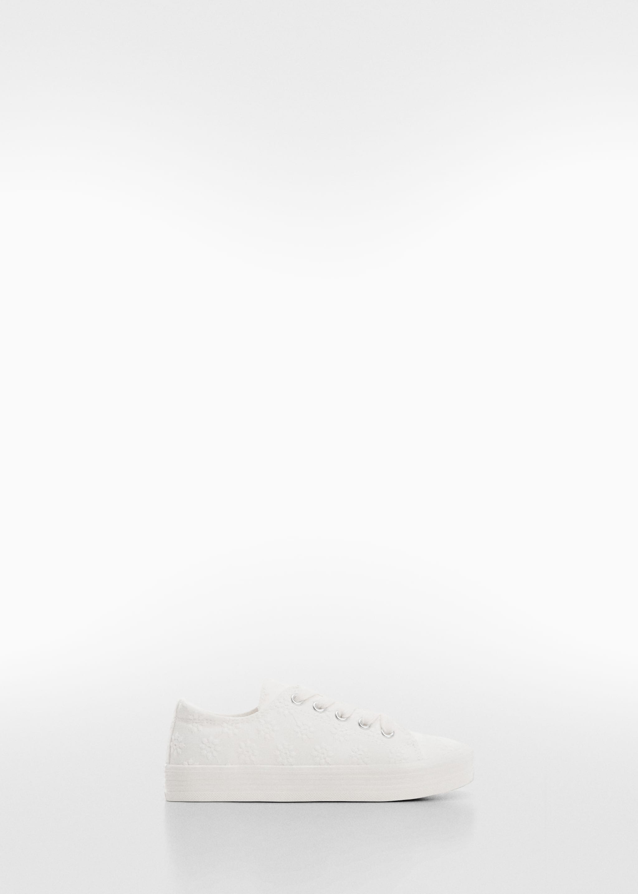 Buty sportowe z haftem - Artykuł bez modela/modelki