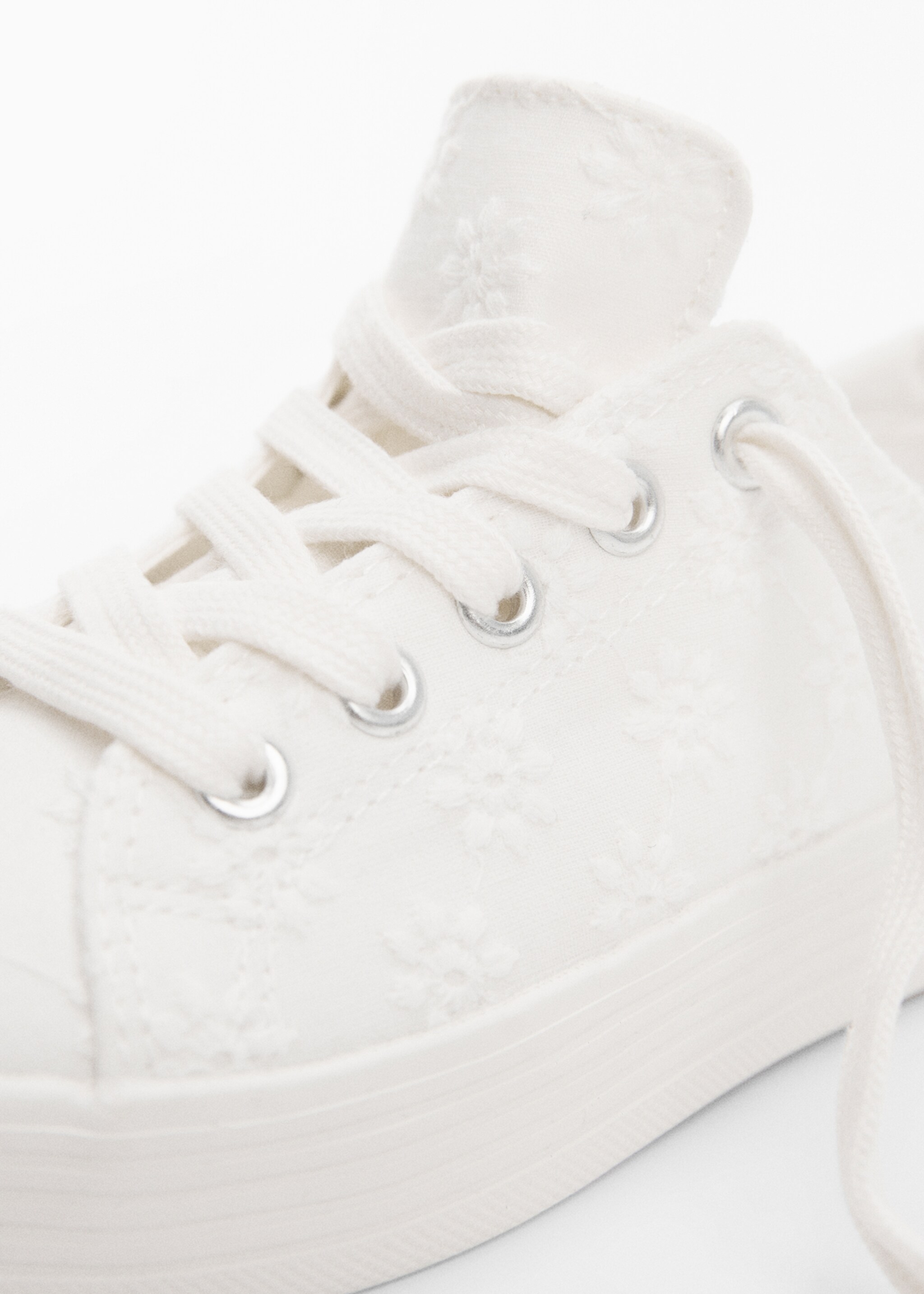 Buty sportowe z haftem - Szczegóły artykułu 2