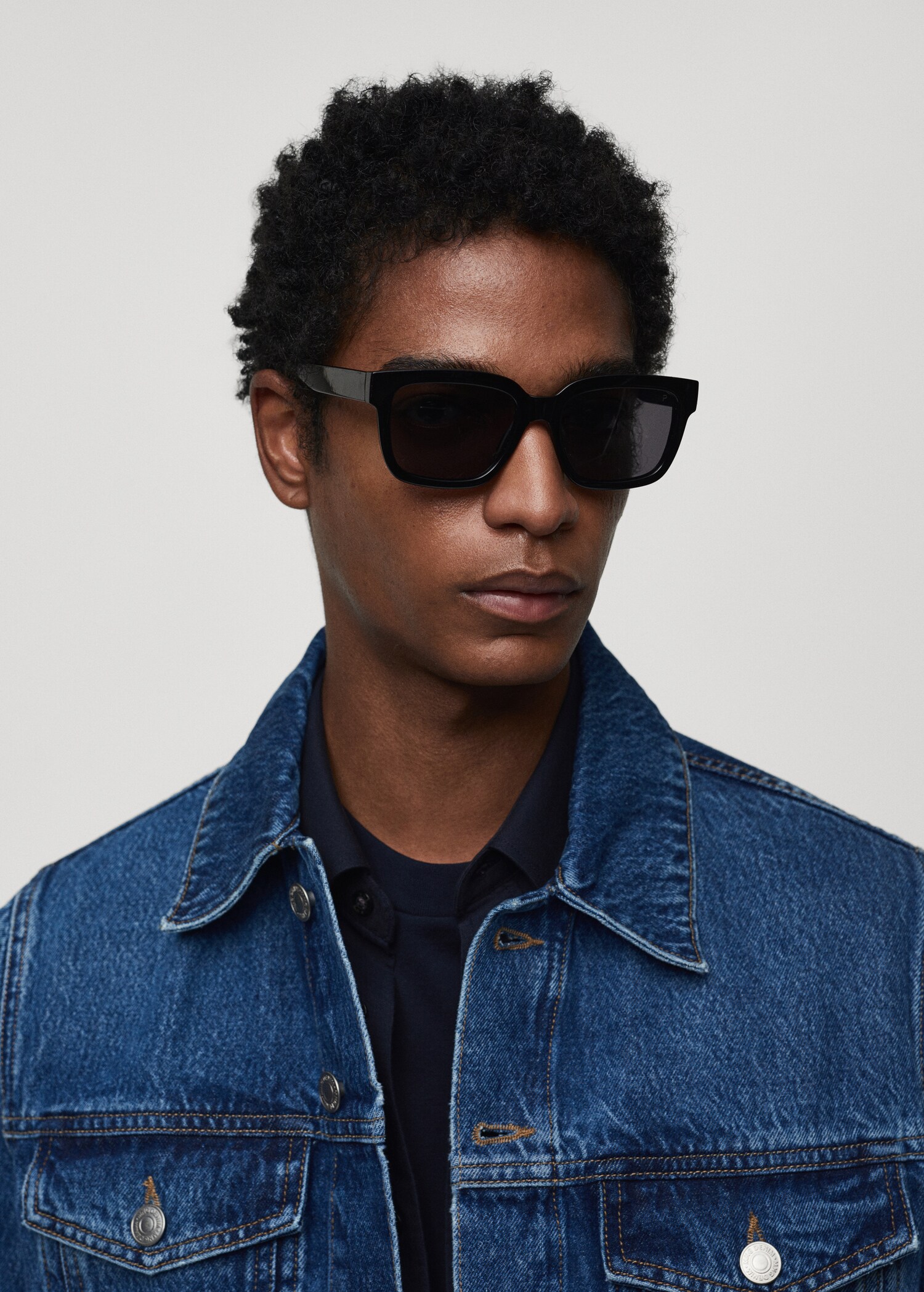 Pocketed denim jacket - Details of the article 1