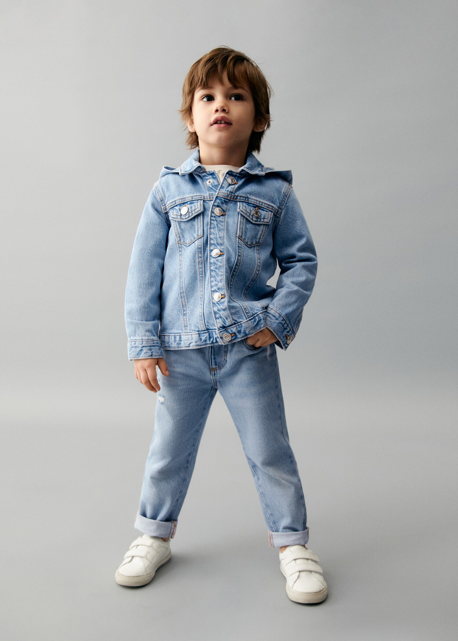 Jeansjacke mit Kapuze - Mittlere Ansicht