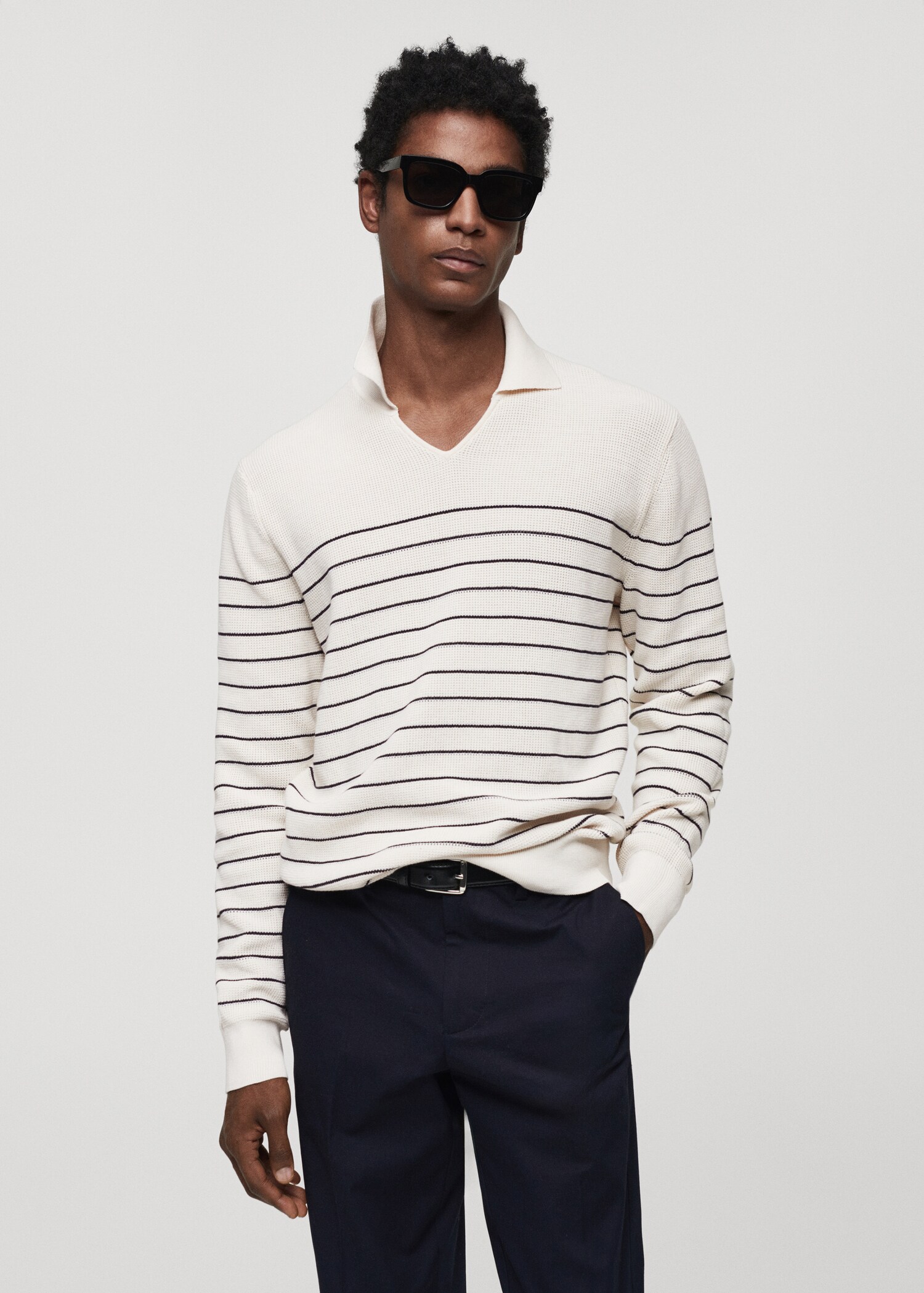 Pull-over style polo rayures - Plan moyen