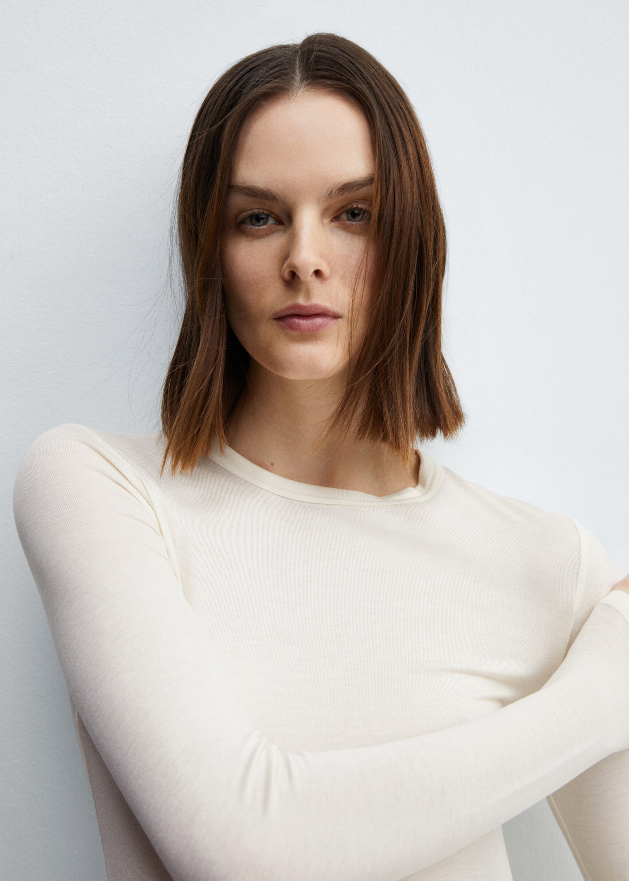 Round-neck long-sleeved t-shirt - Details of the article 1, Ecru. Ref: 67064479-00.