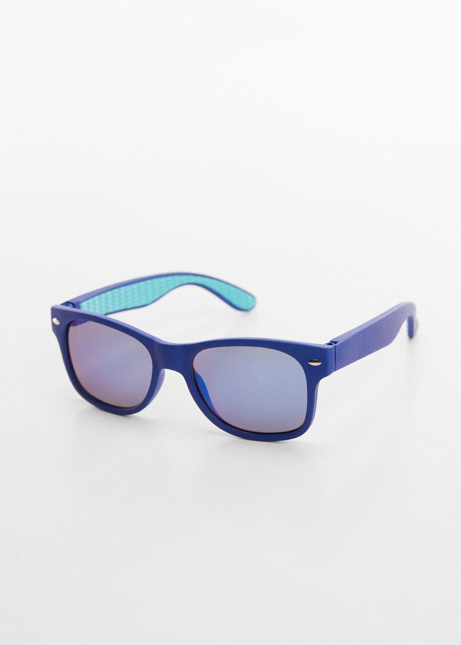 Lunettes de soleil monture plastique - Plan moyen