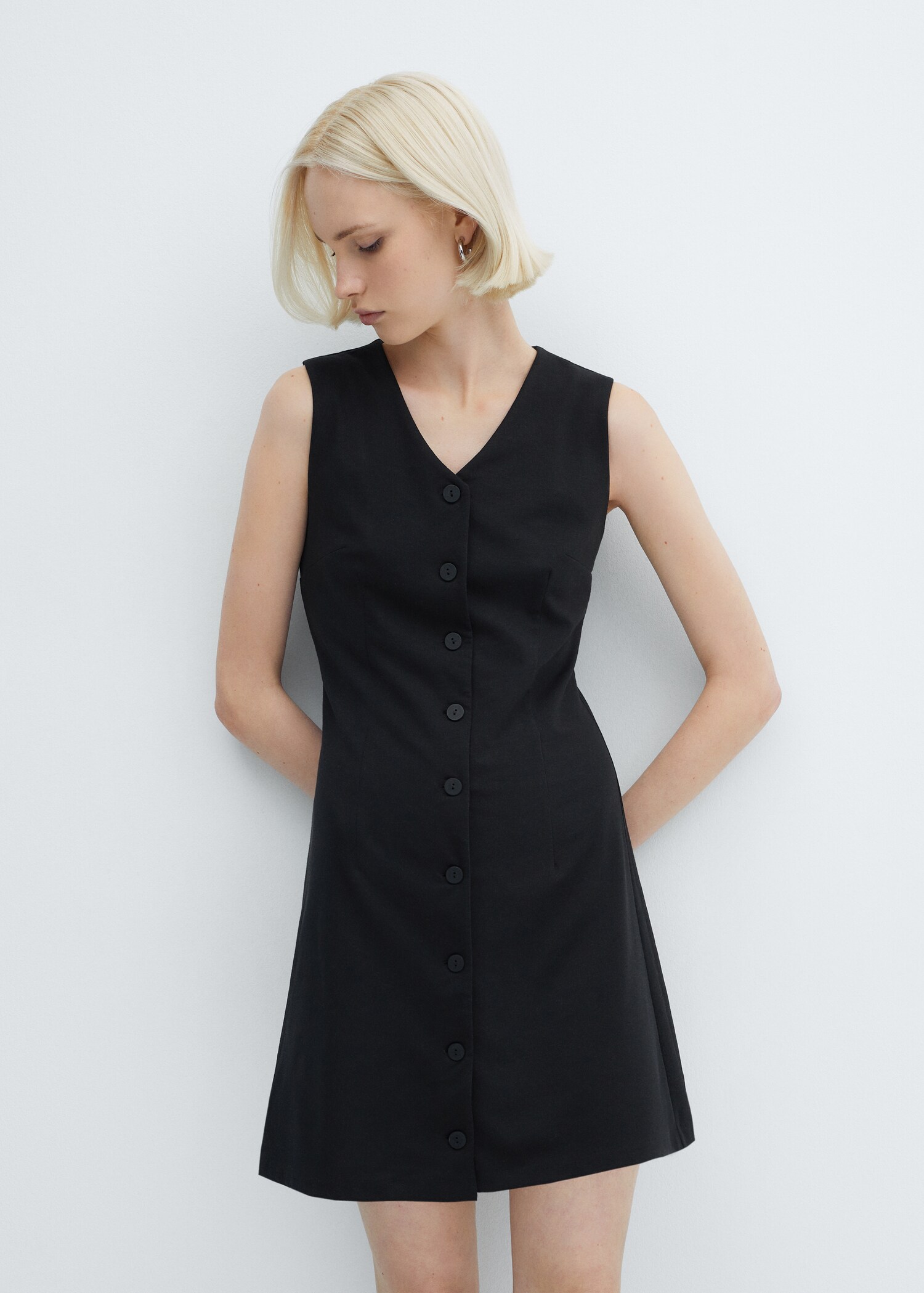 Robe courte boutonnée - Plan moyen