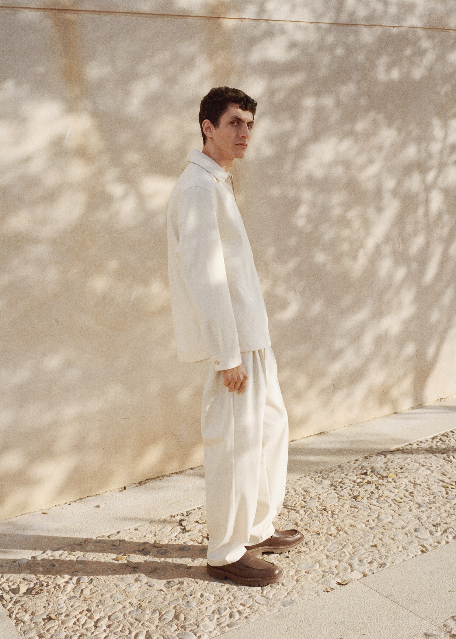 Relaxed-fit pleated trousers - Details of the article 5