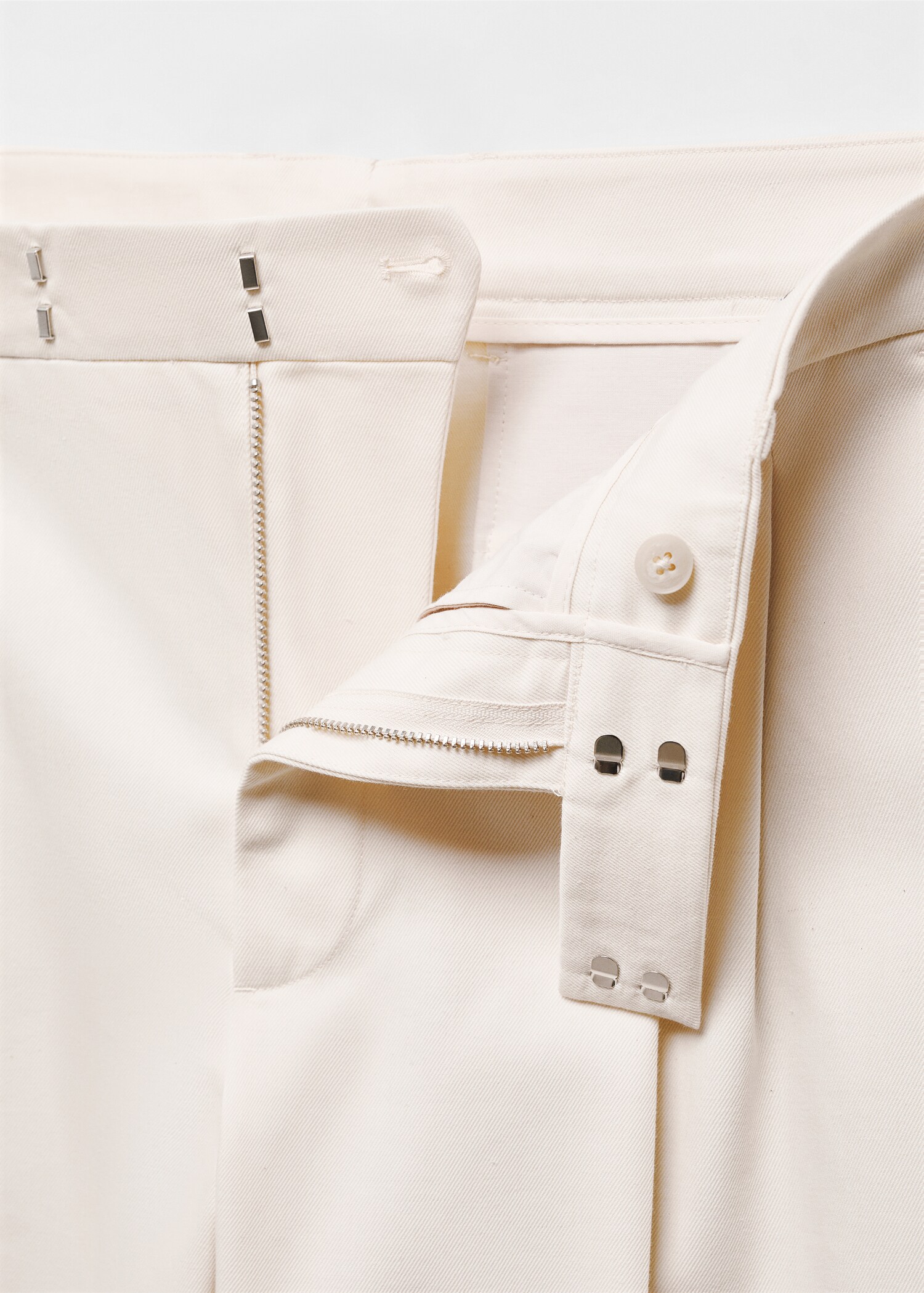 Relaxed-fit pleated trousers - Details of the article 8