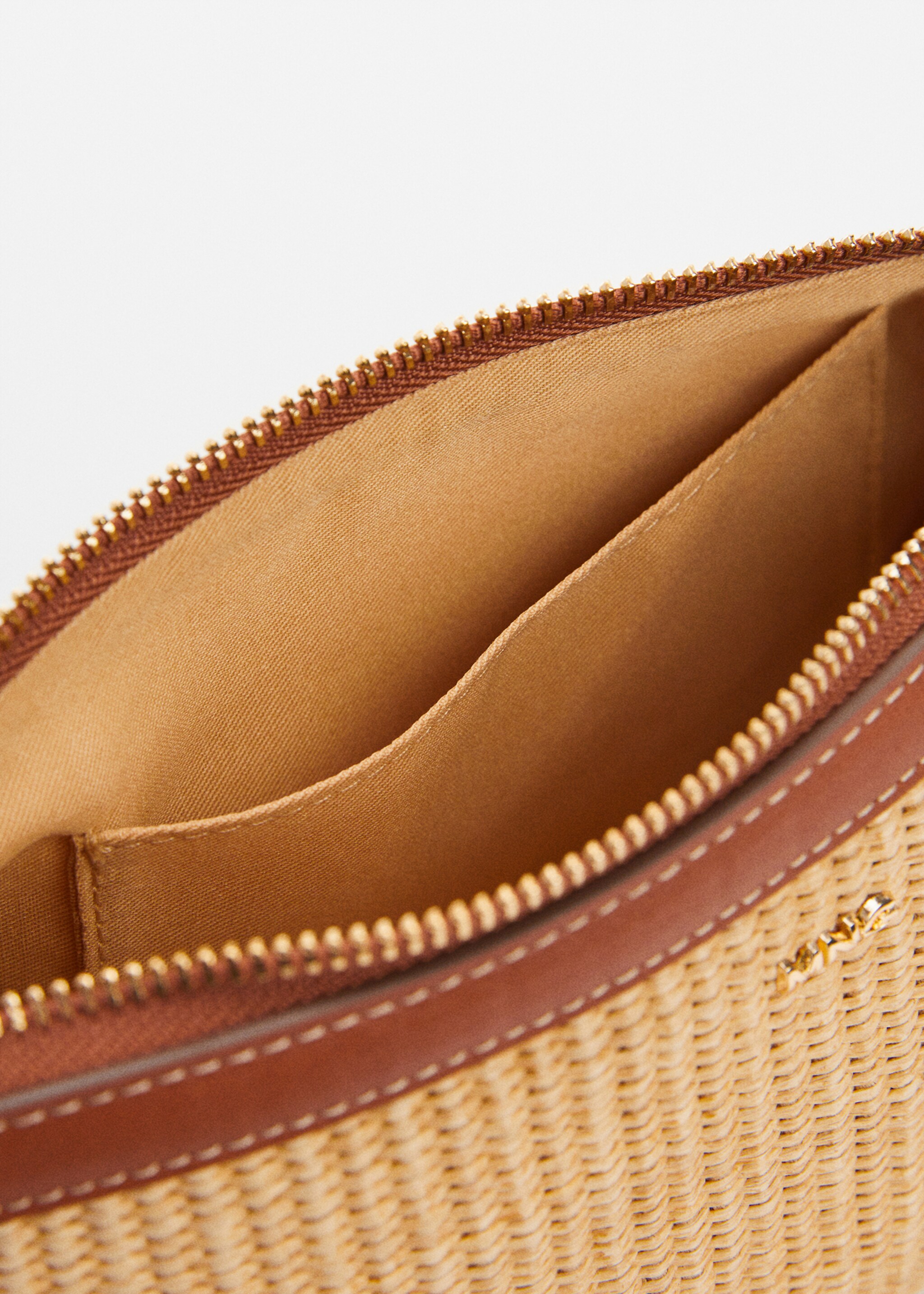 Raffia effect toiletry bag - Details of the article 1, Leather. Ref: 67065746-00.