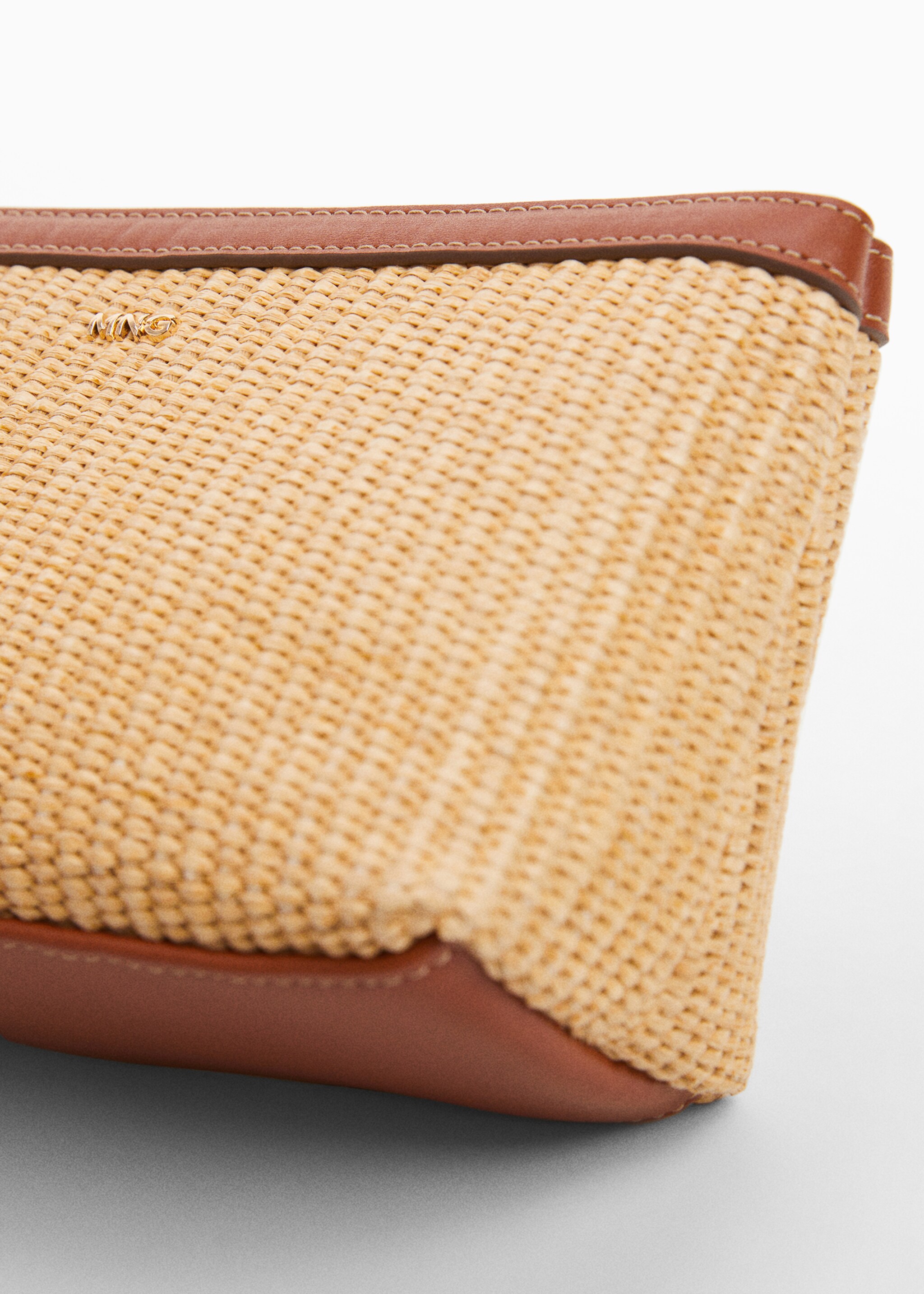 Raffia effect toiletry bag - Details of the article 2, Leather. Ref: 67065746-00.