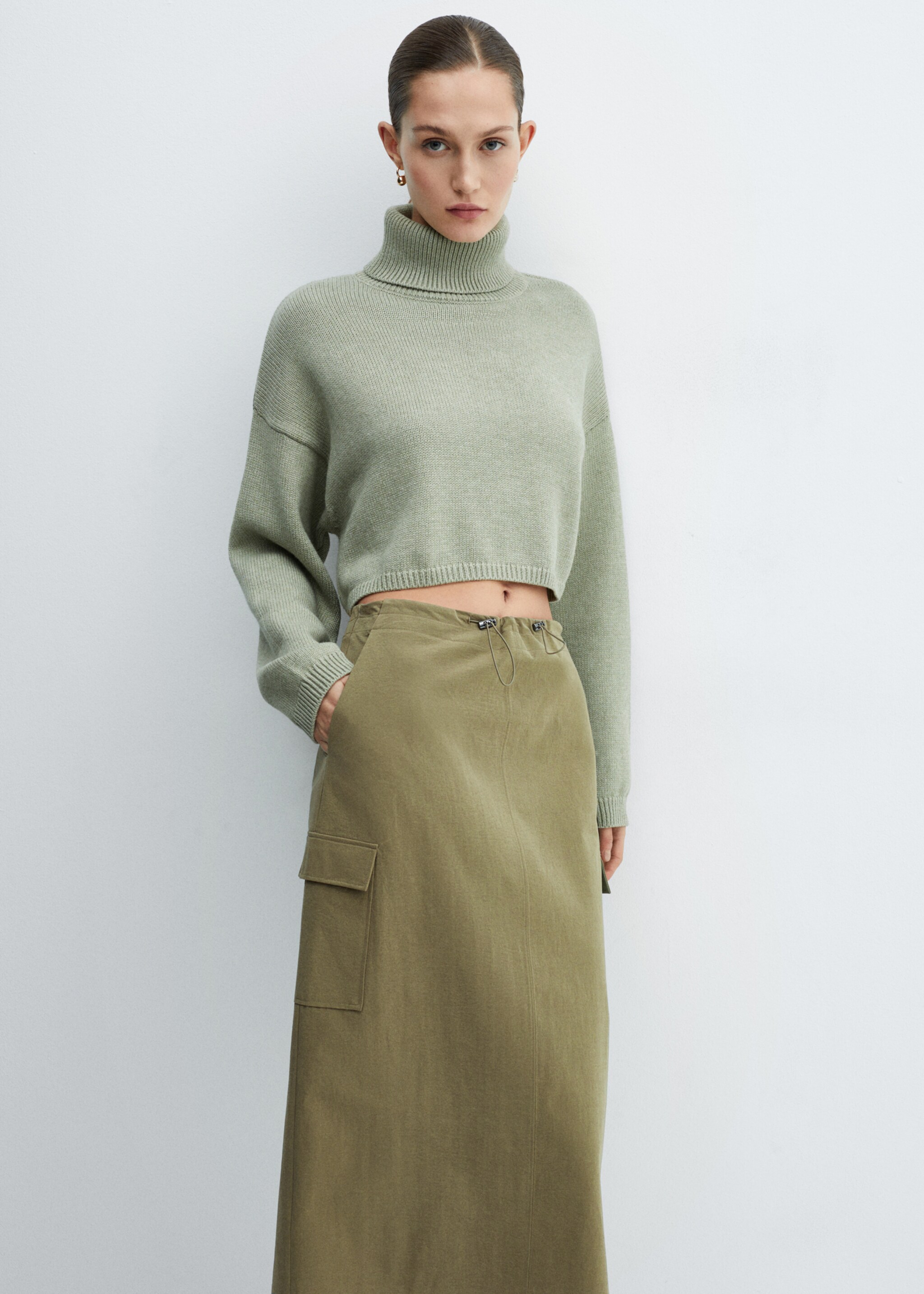 Midi-skirt with cargo pockets - Medium plane, Khaki. Ref: 67065750-00.
