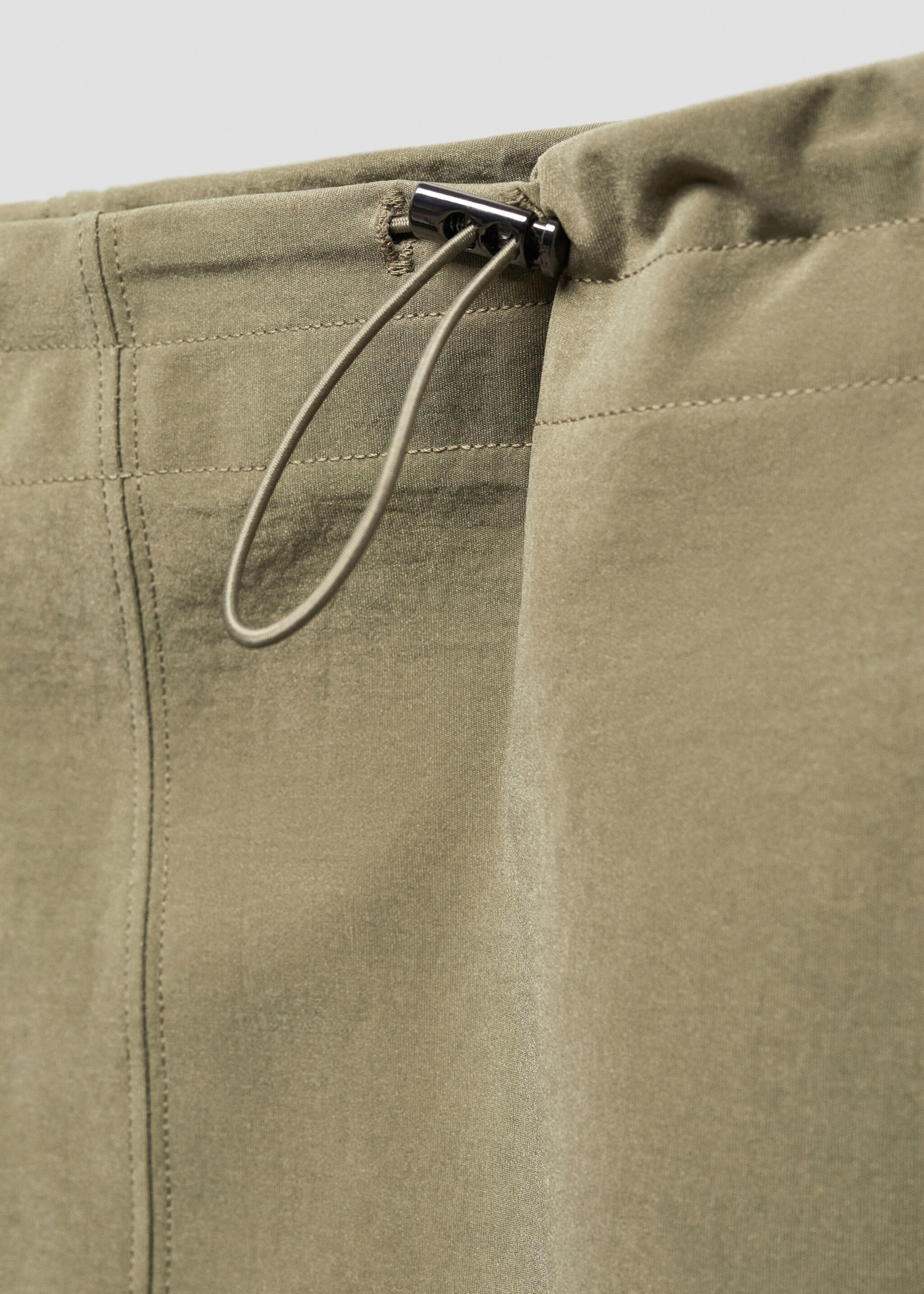 Midi-skirt with cargo pockets - Details of the article 8, Khaki. Ref: 67065750-00.