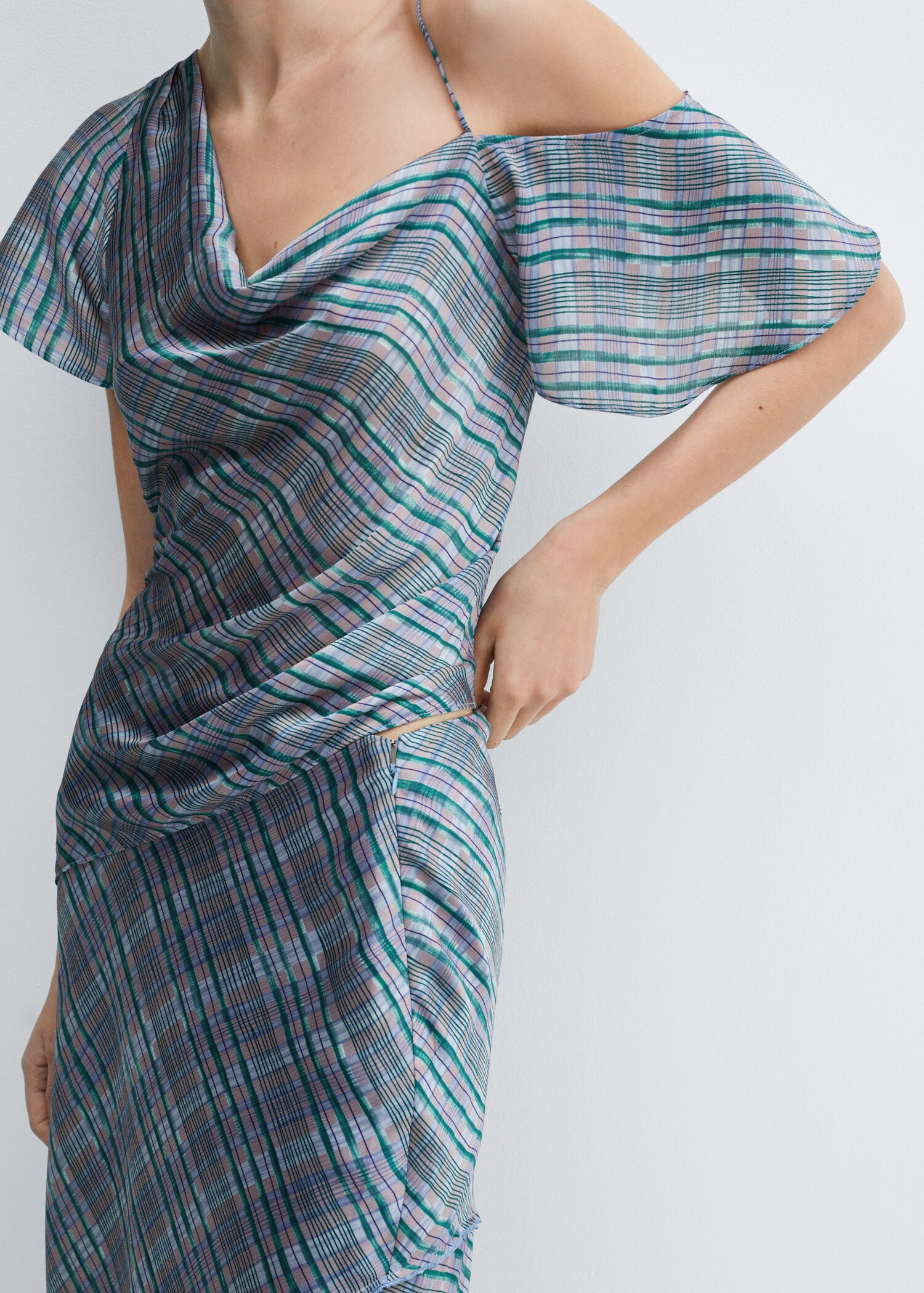 Asymmetrical satin check blouse - Details of the article 2