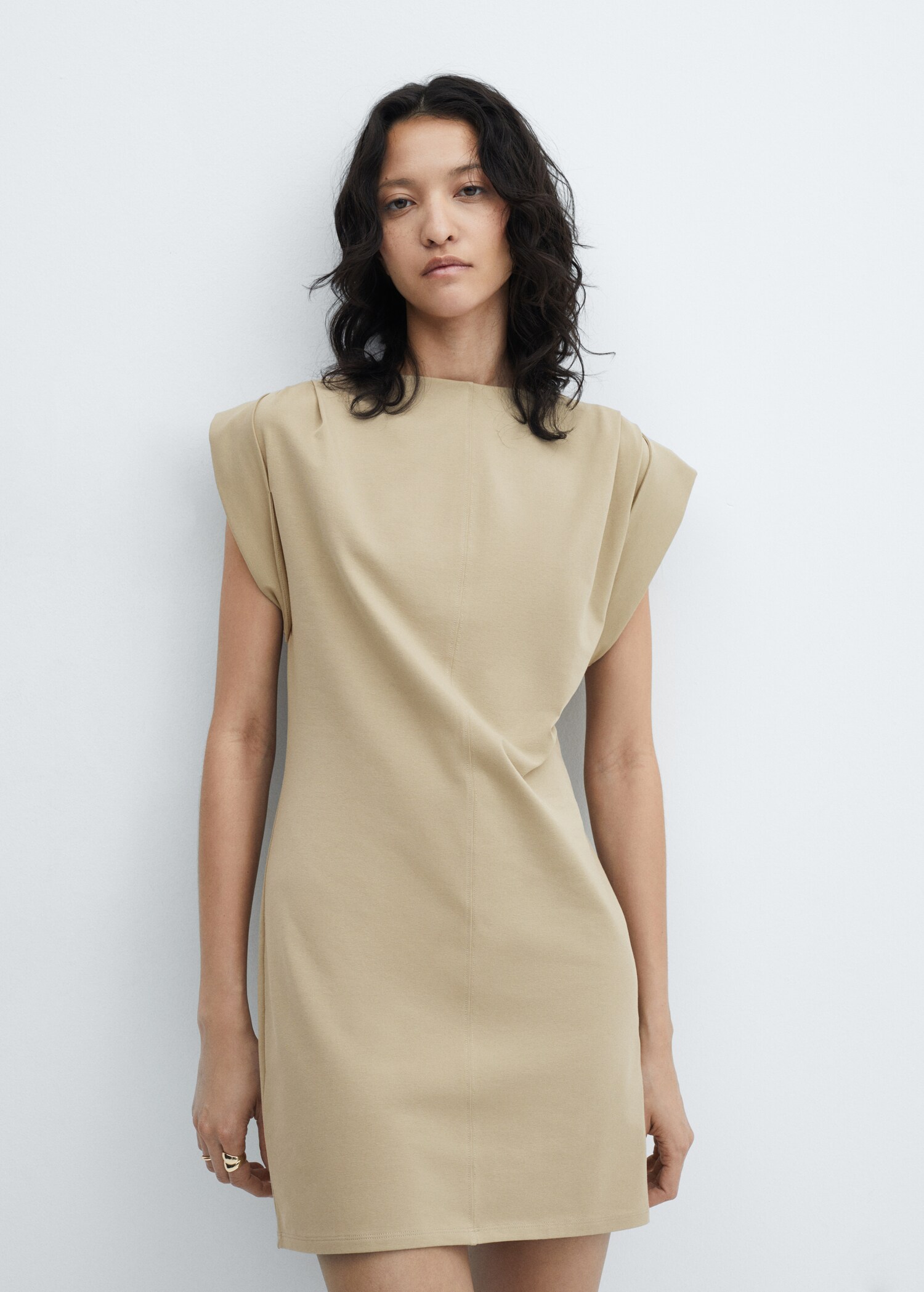 Robe maille manches à revers - Plan moyen