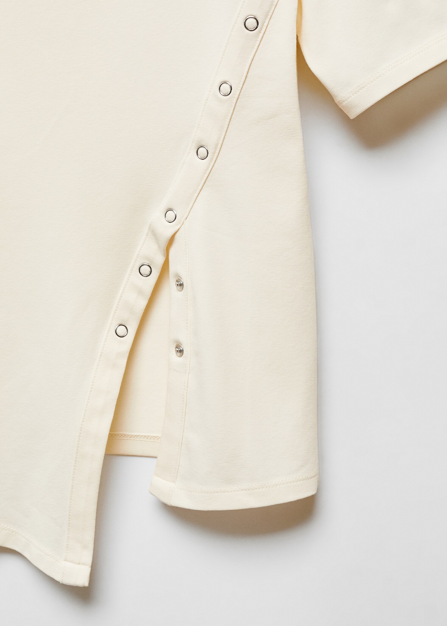 Baumwoll-T-Shirt mit Schlitz - Detail des Artikels 8