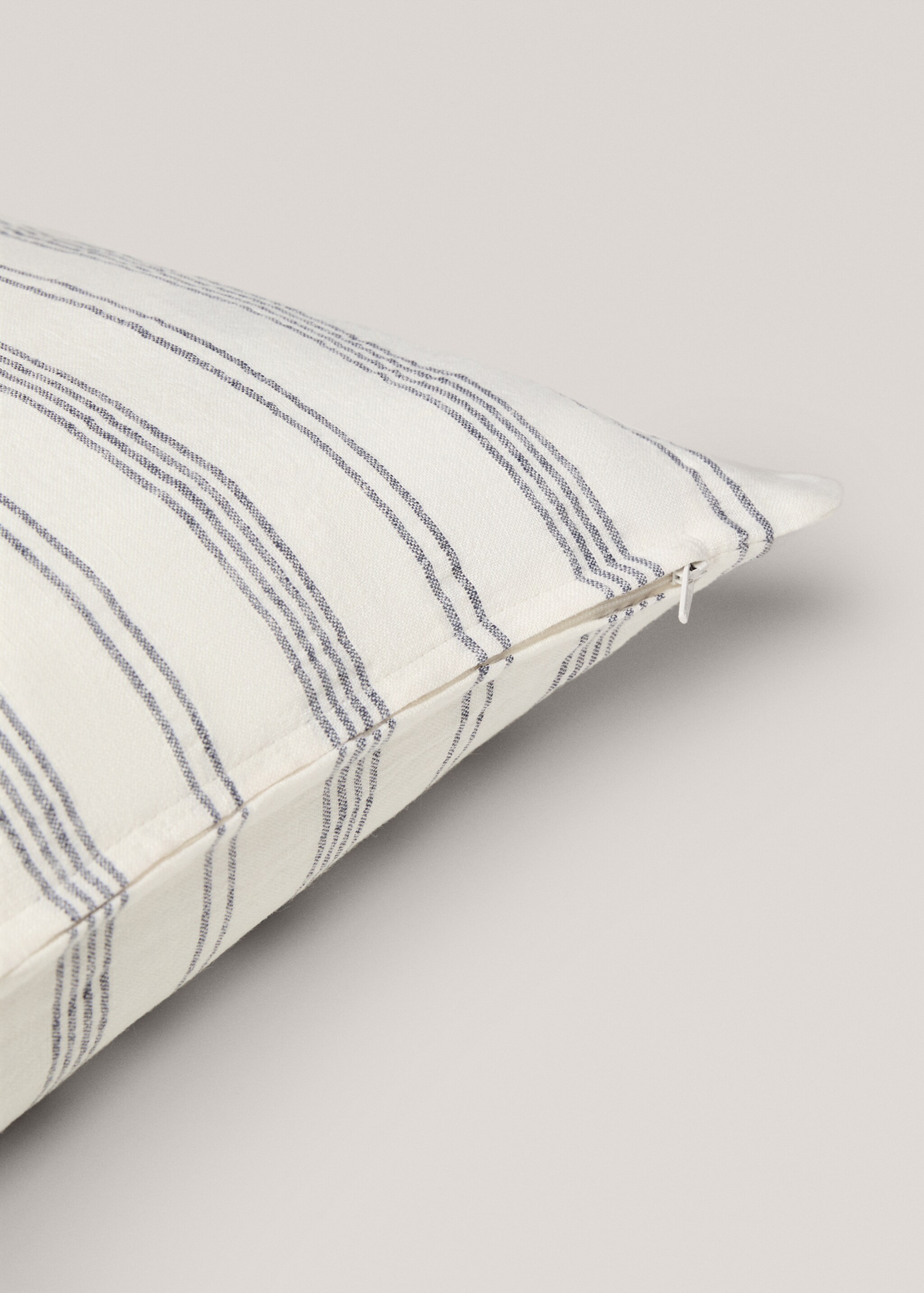 100% linen striped cushion cover 40x60cm - Details of the article 1, Off White. Ref: 67066013-00.