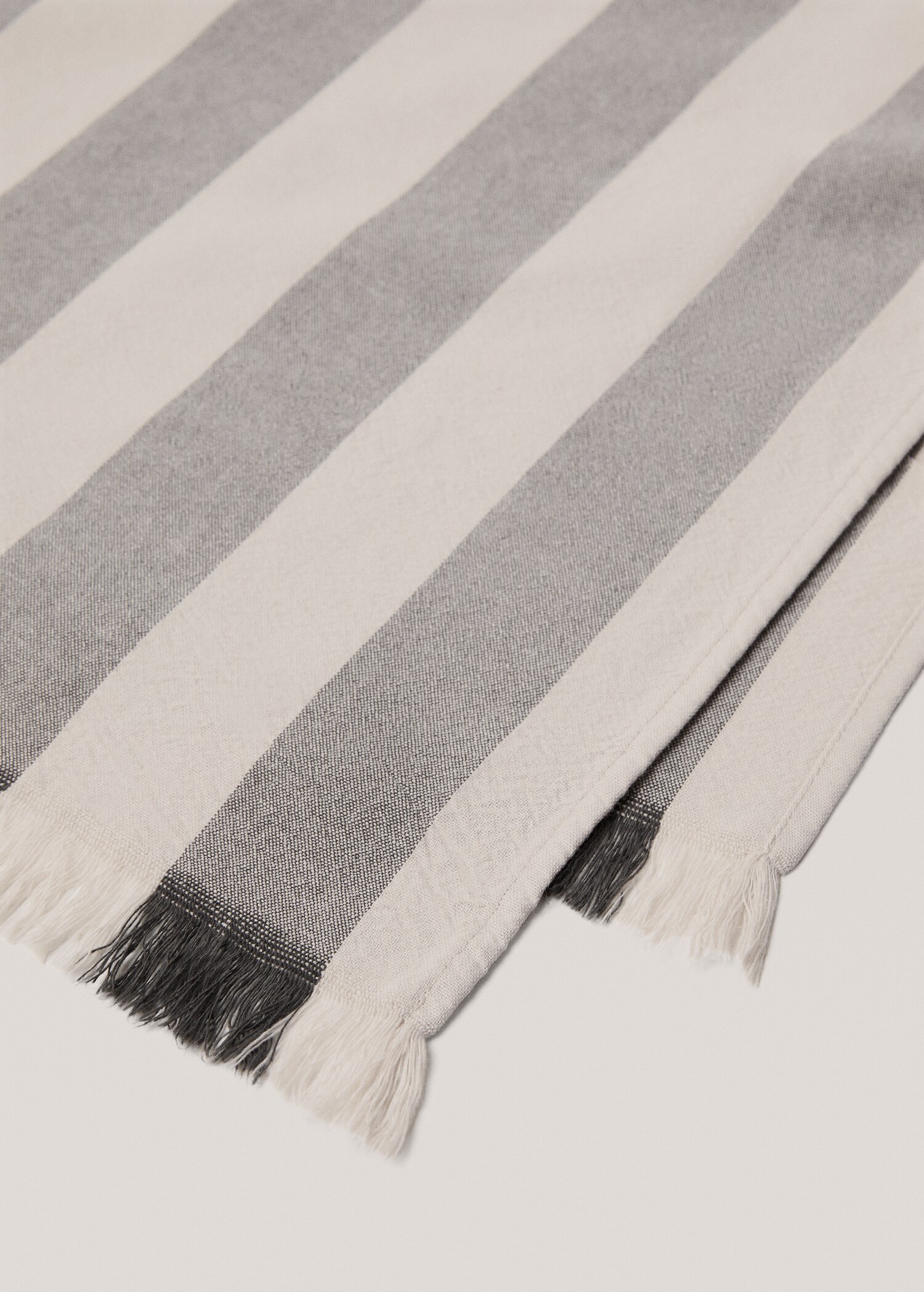 Stripe-printed beach sarong towel 150x180cm - Details of the article 2