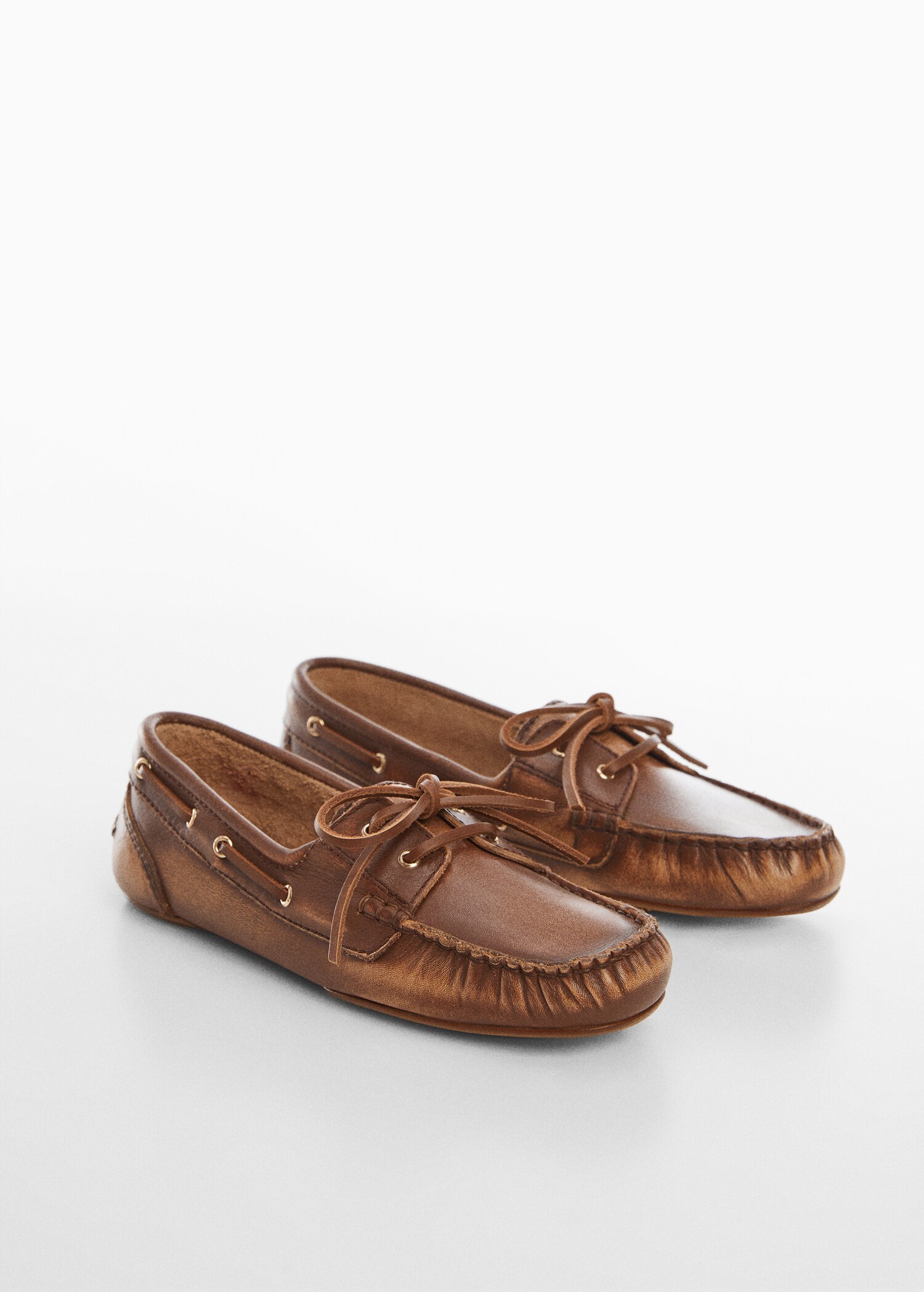 Chaussures bateau cuir - Plan moyen