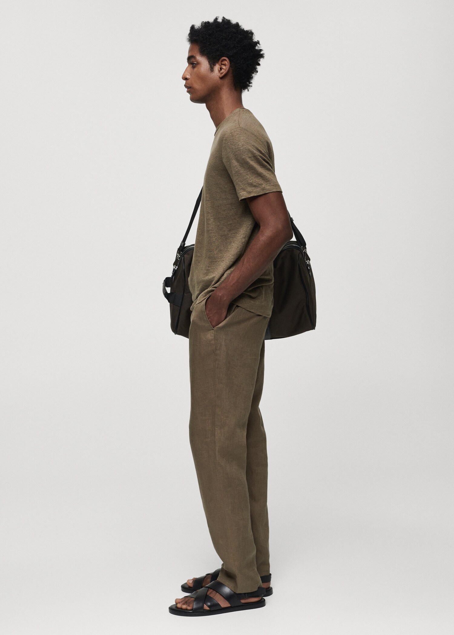 Slim-fit 100% linen t-shirt - Details of the article 2