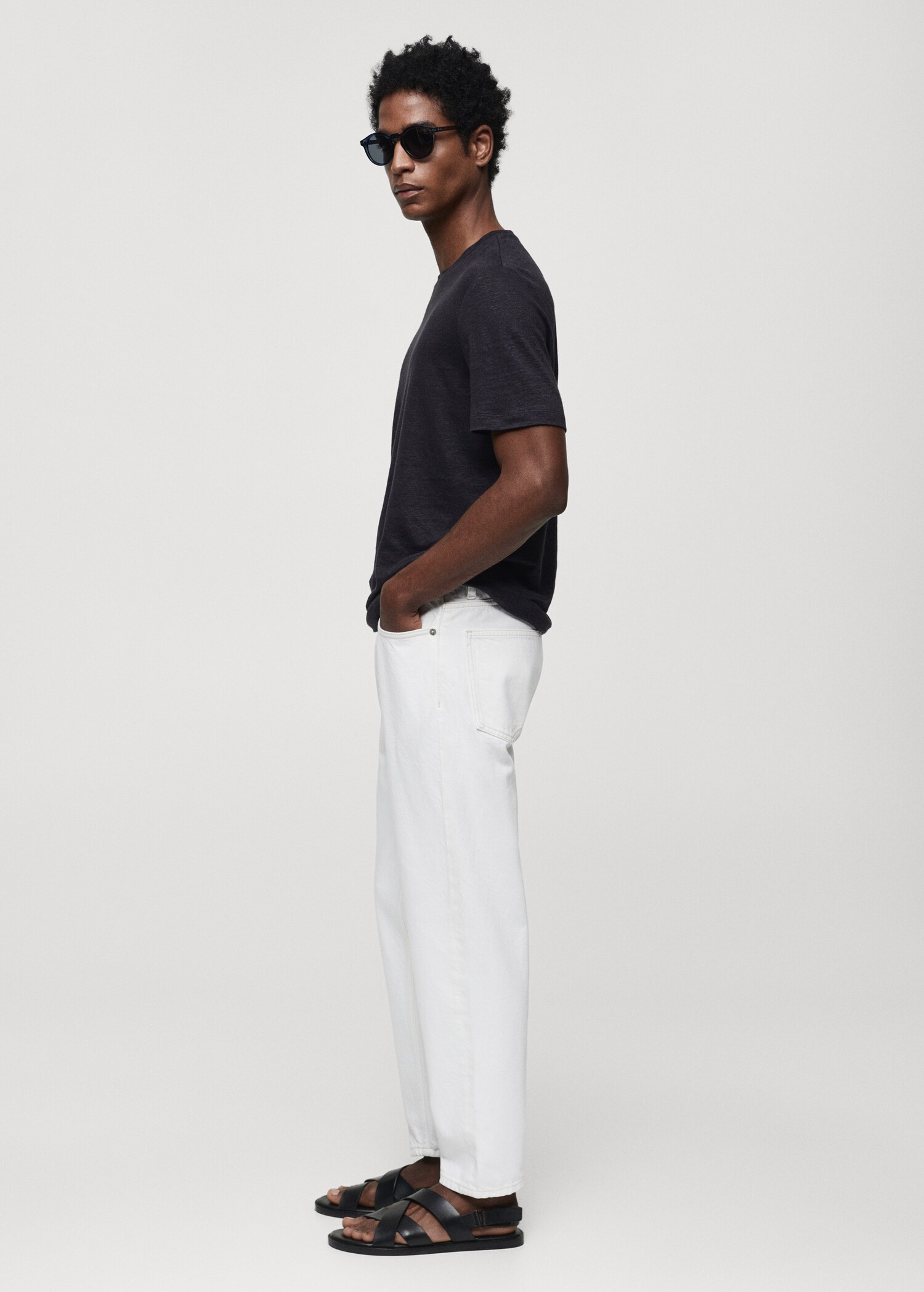 Slim-fit 100% linen t-shirt - Details of the article 2