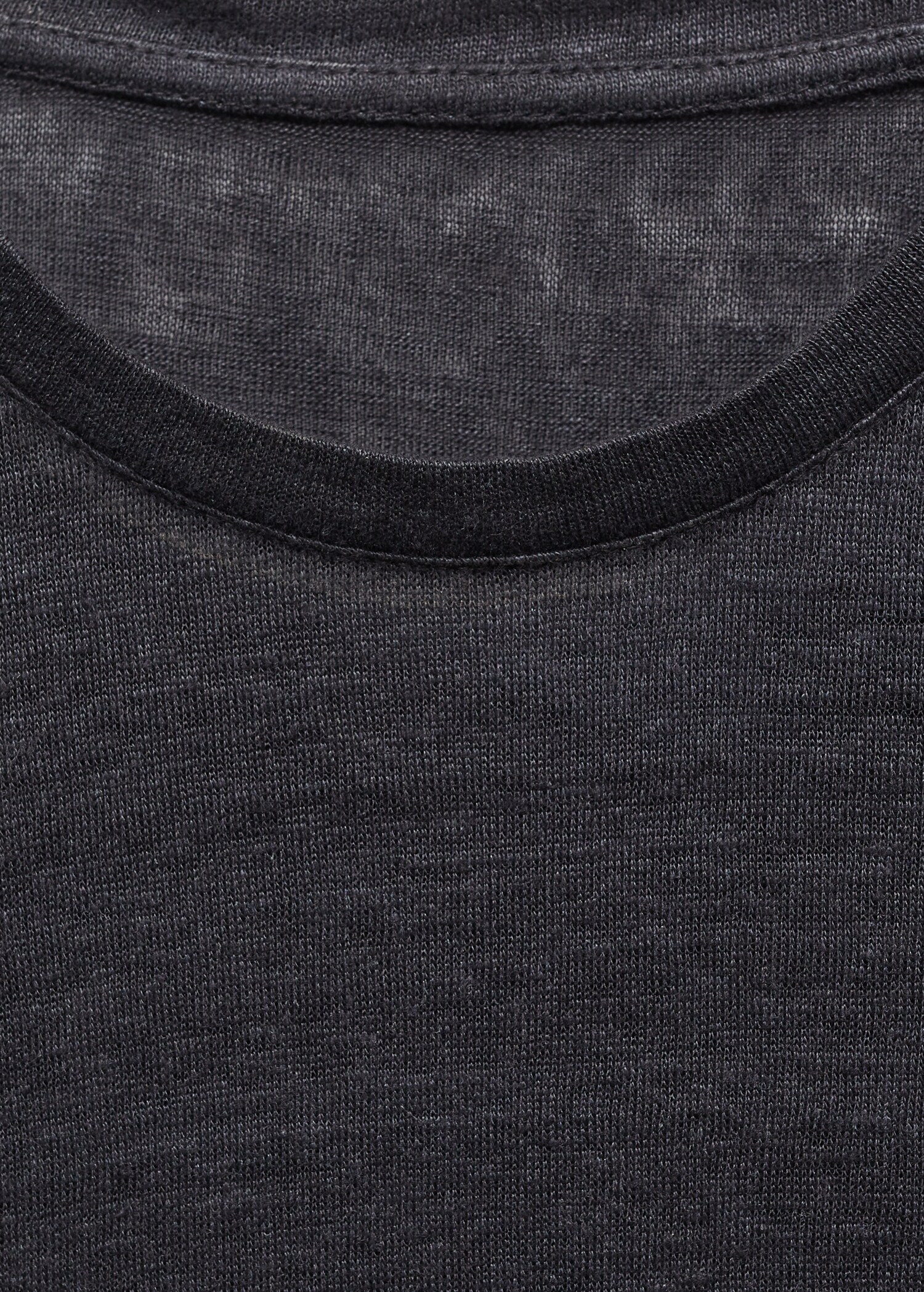 Slim-fit 100% linen t-shirt - Details of the article 8
