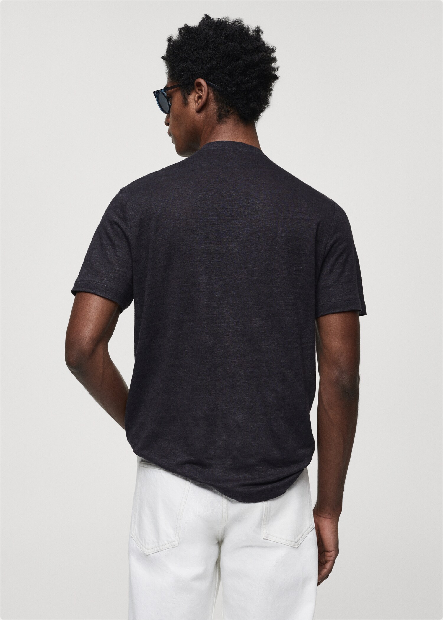 Slim-fit 100% linen t-shirt - Reverse of the article