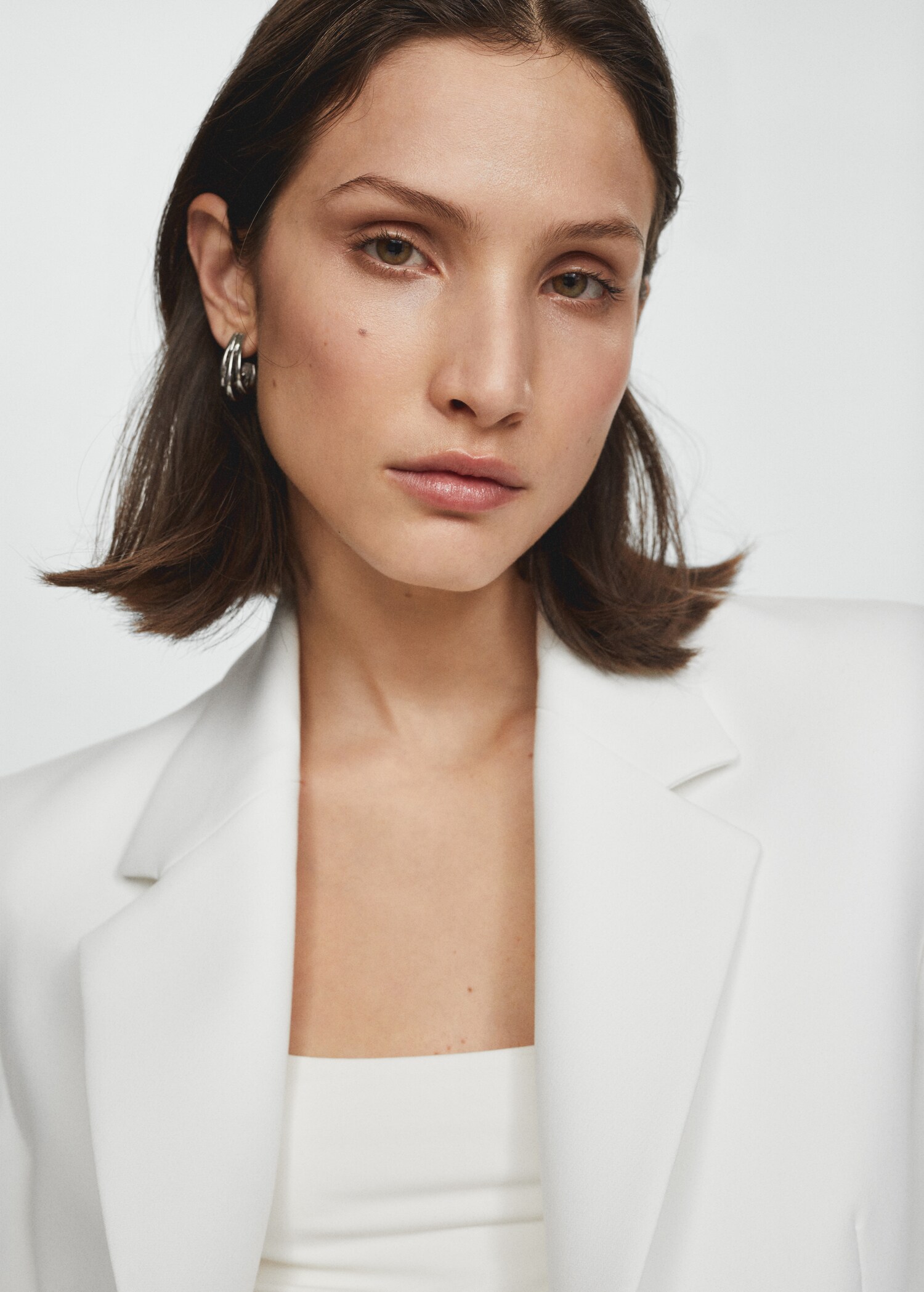 Cropped blazer with button - Details of the article 1