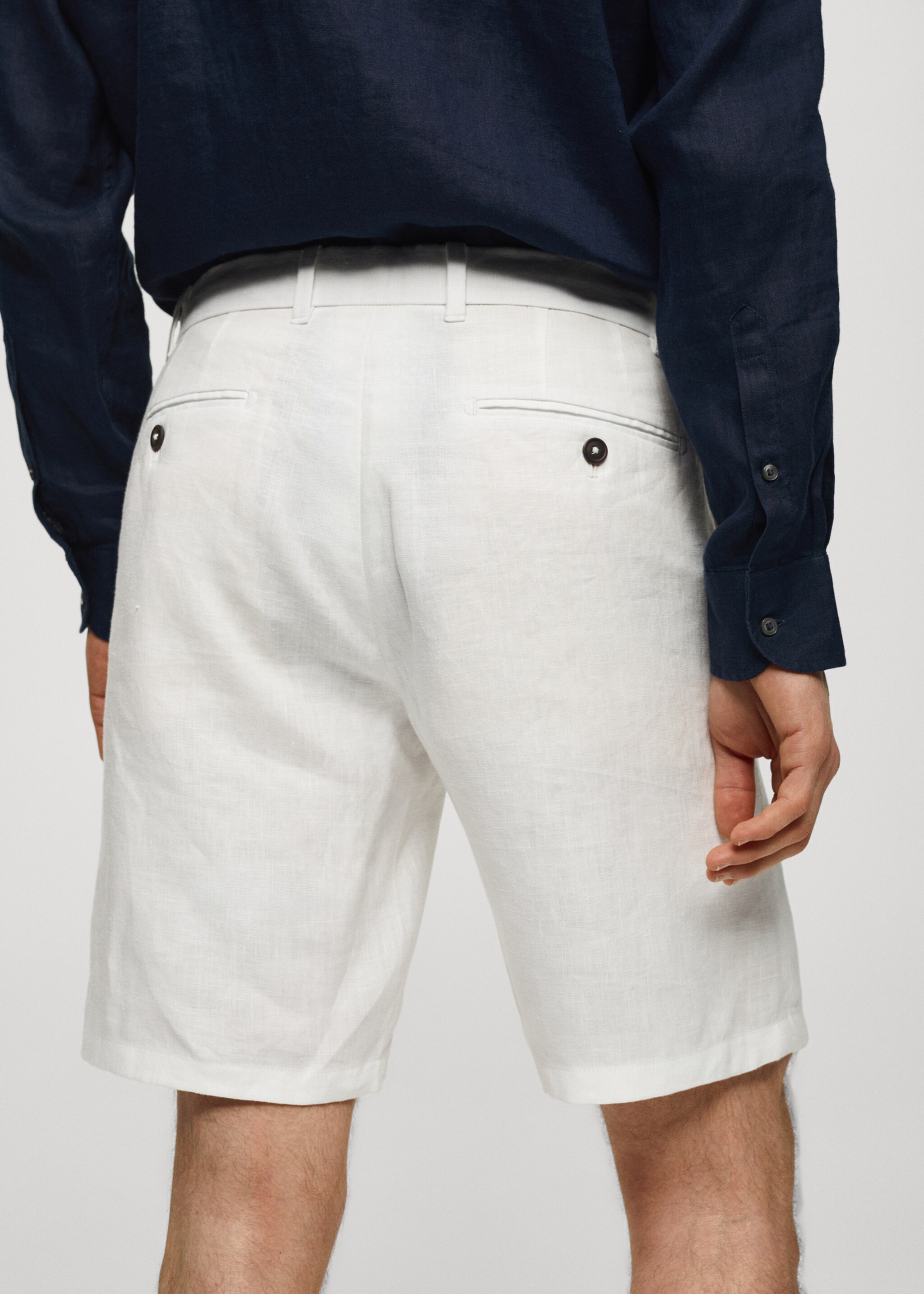 Slim-fit 100% linen bermuda shorts - Details of the article 4