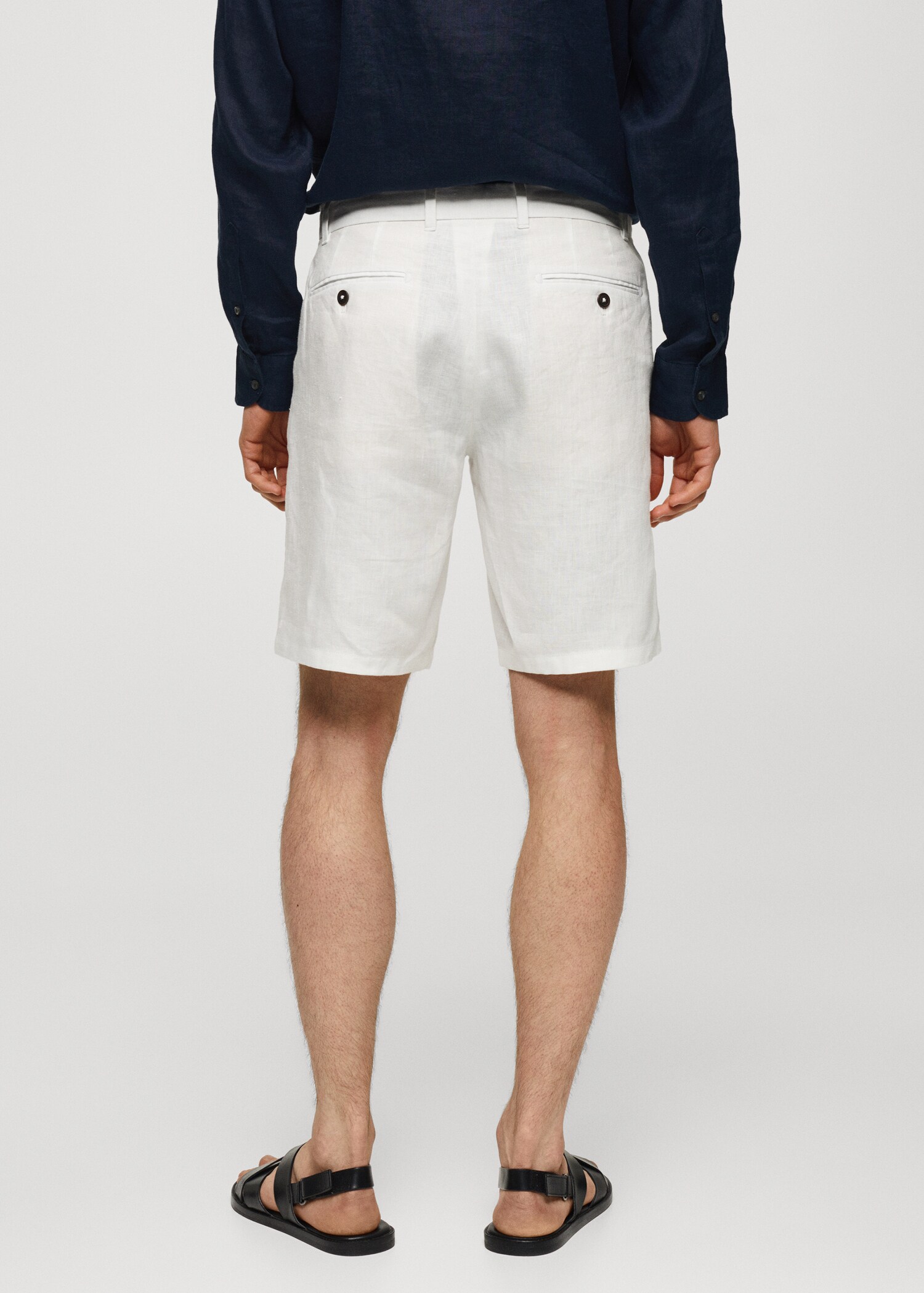 Slim-Fit-Bermudashorts aus 100 % Leinen - Rückseite des Artikels