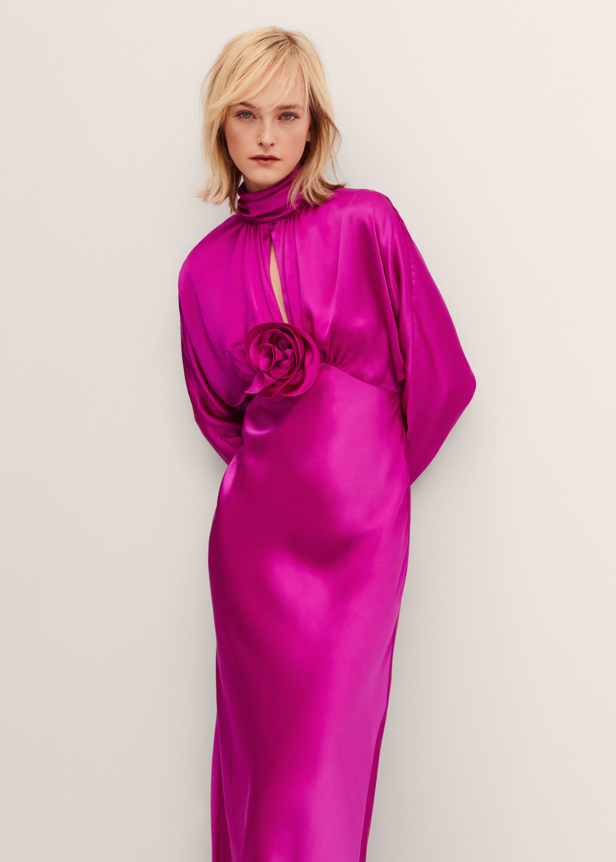 Satin dress with flower detail - Medium plane
