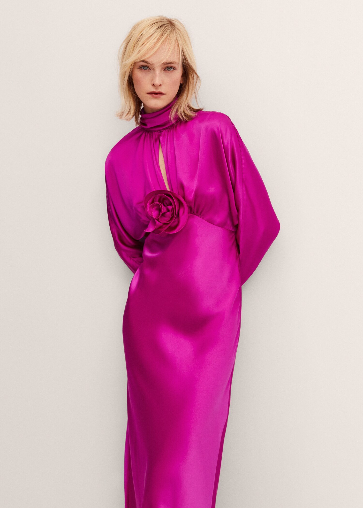 Satin dress with flower detail - Medium plane