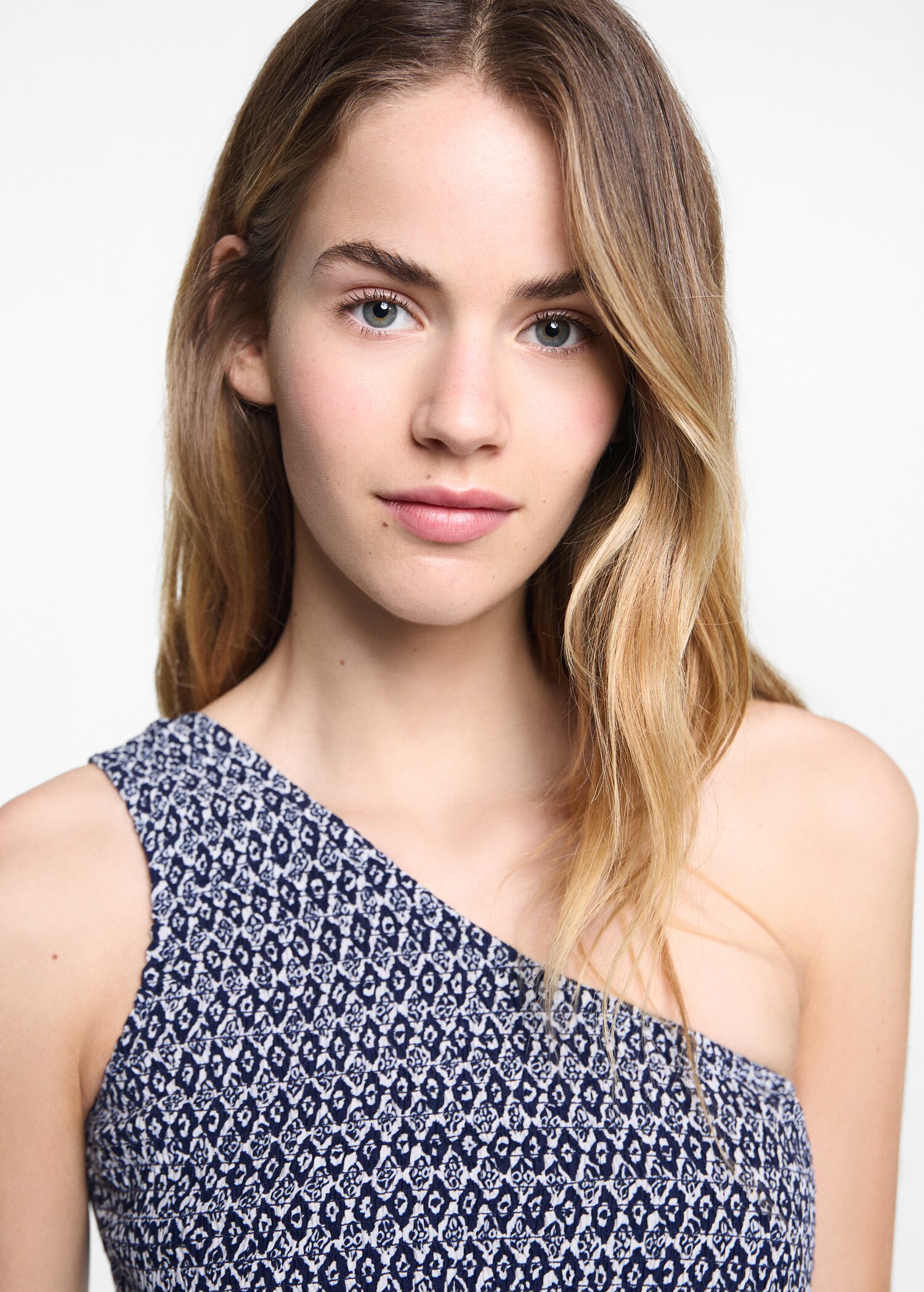 Asymmetric ruched top - Details of the article 1