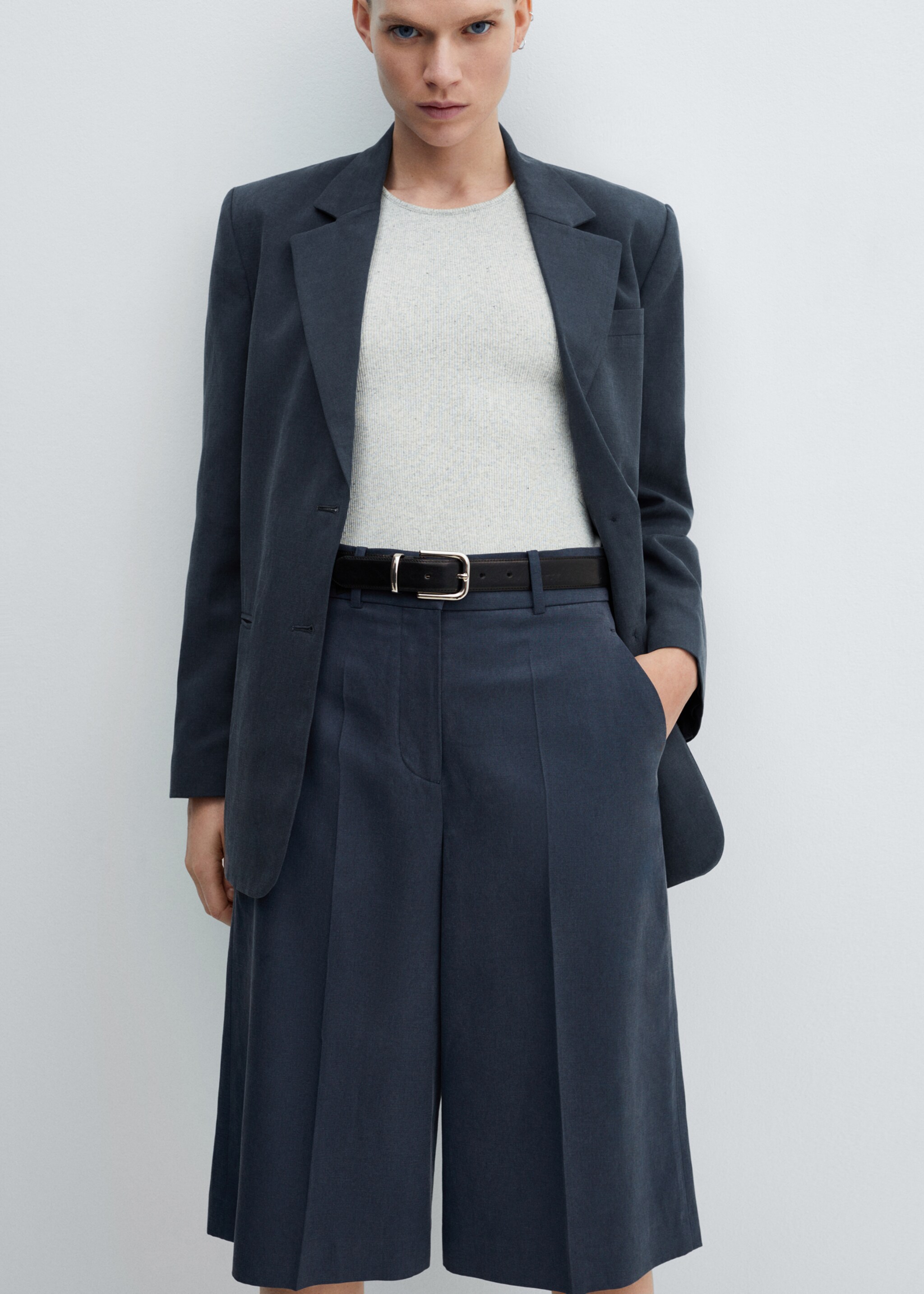 Bermudas lyocell pinzas - Plano medio