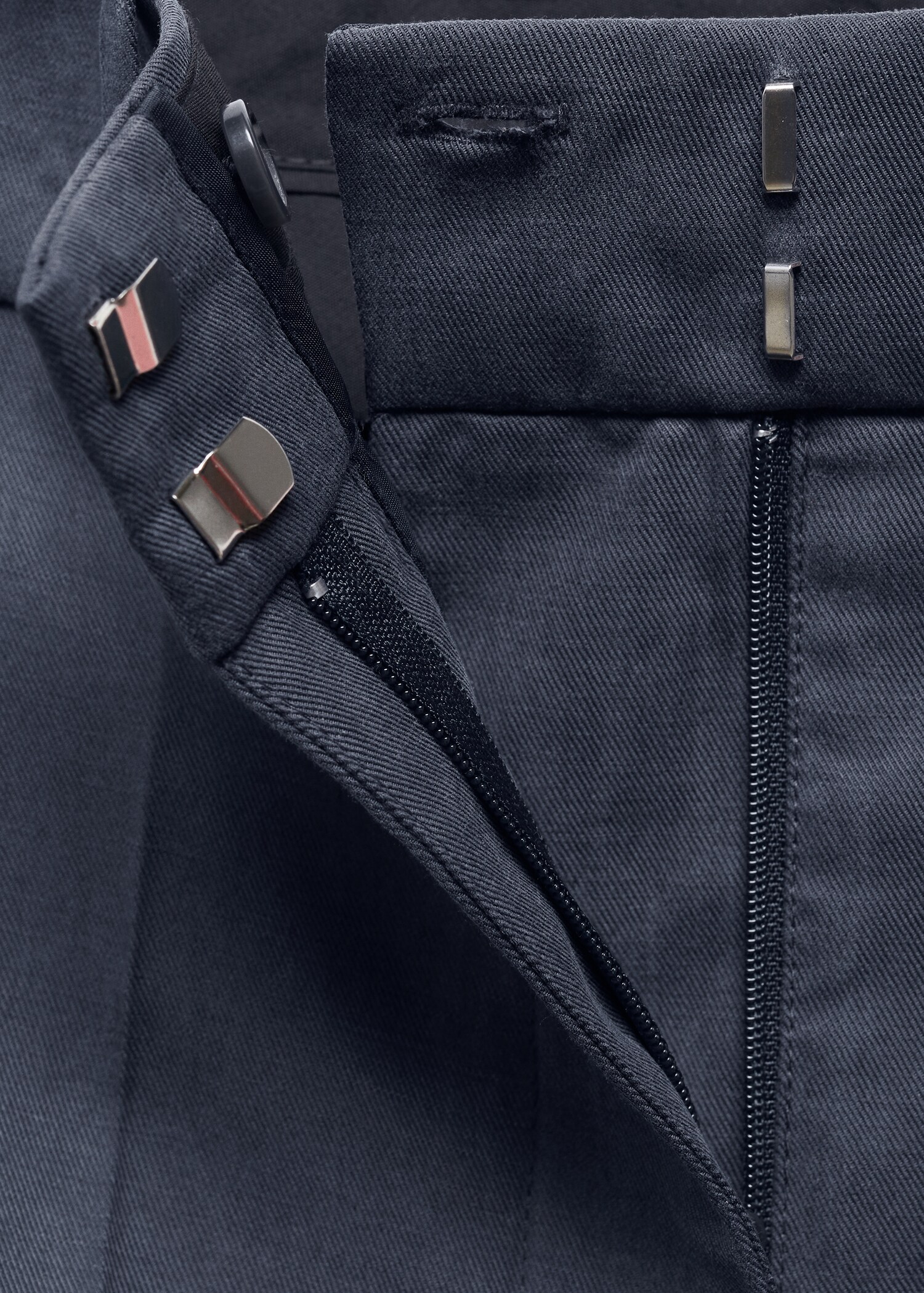 Lyocell pleated bermuda shorts - Details of the article 8