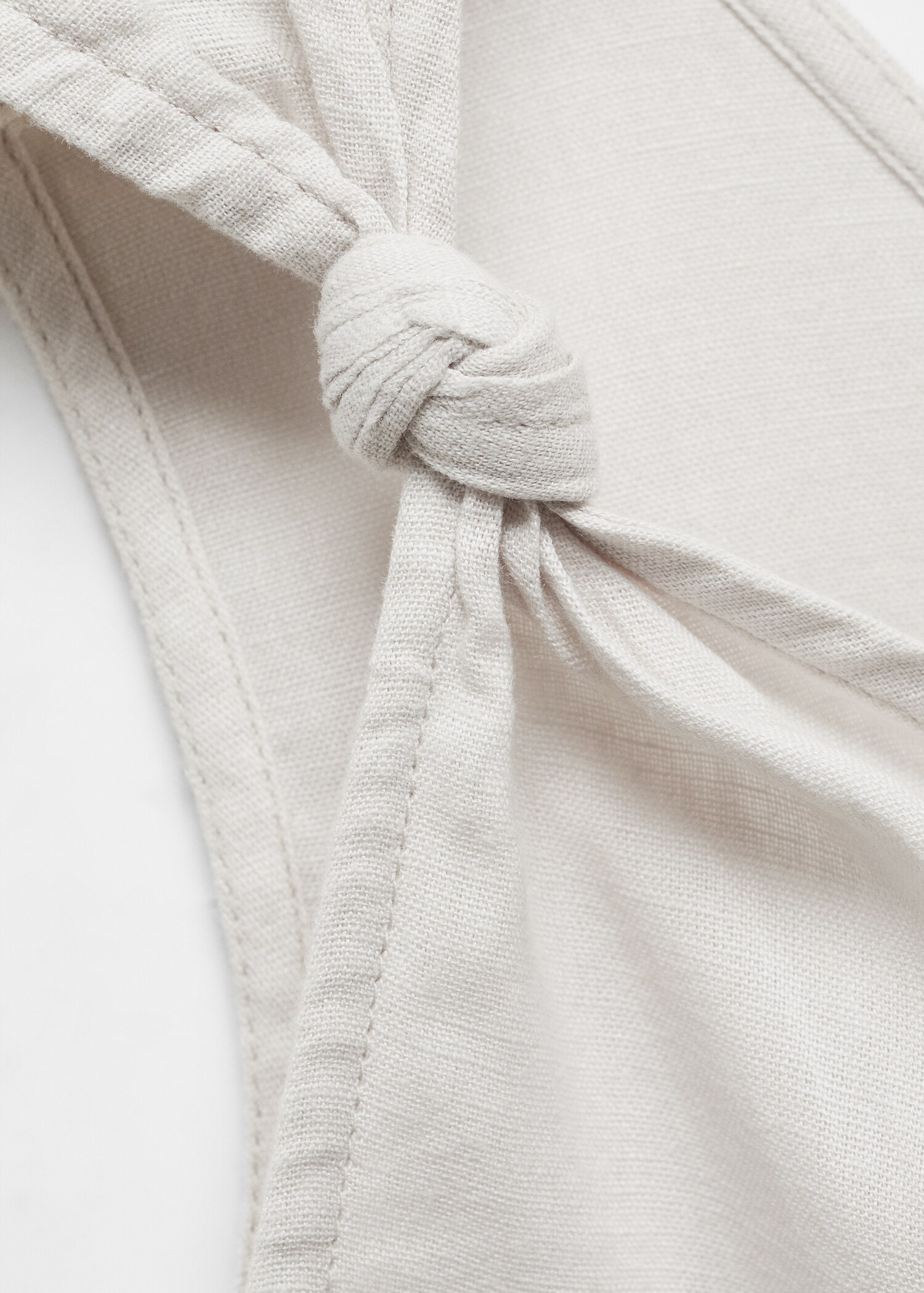 Asymmetrical top with knot - Details of the article 8
