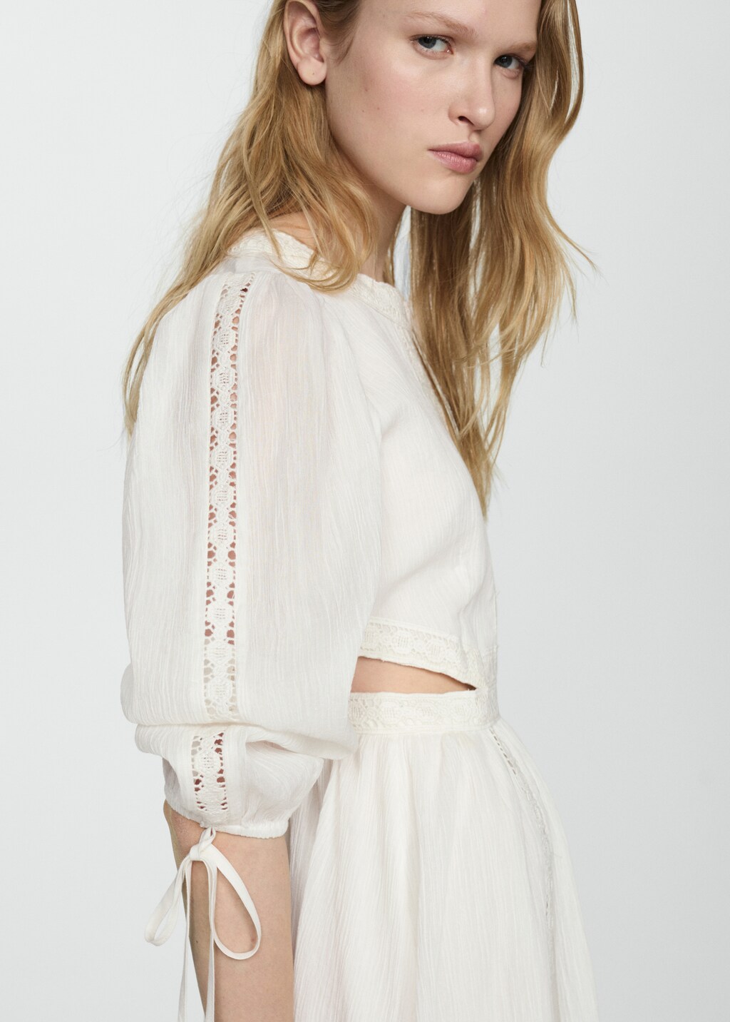 Sukienka z wycięciami i mereżką - Kobieta | MANGO OUTLET Poland