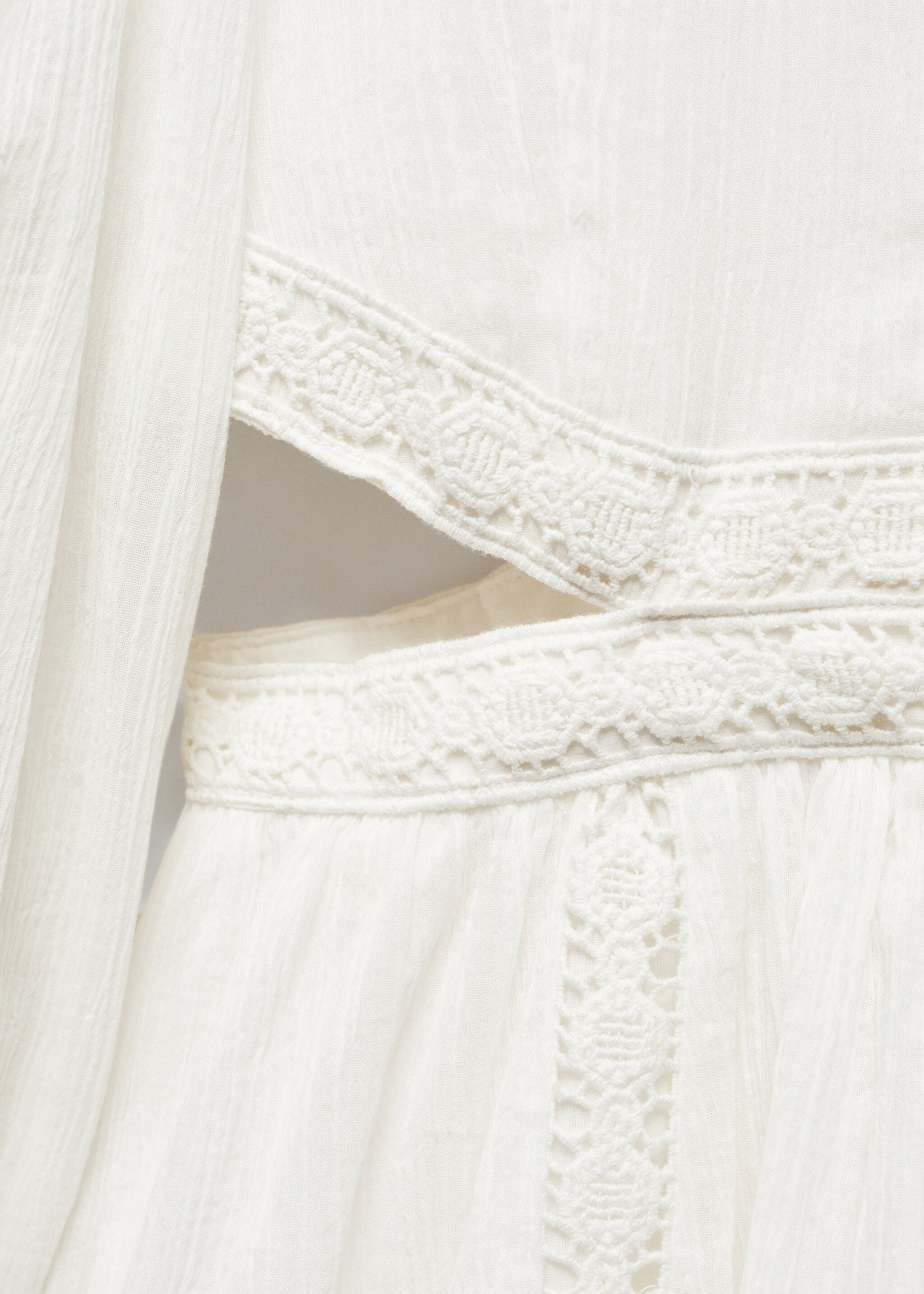 Cut-Out-Kleid mit Seidenspitze-Details - Detail des Artikels 8